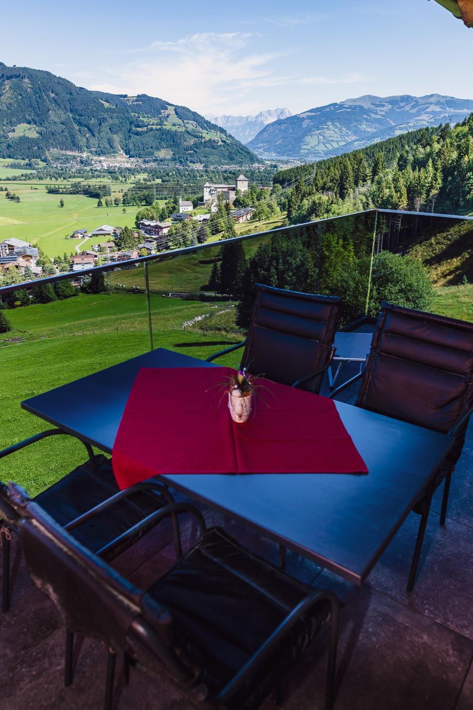 Panorama Hotel Guggenbichl - inkl Sommerkarte, einmaliger Eintritt ins Tauern Spa & bester Ausblick über Kaprun