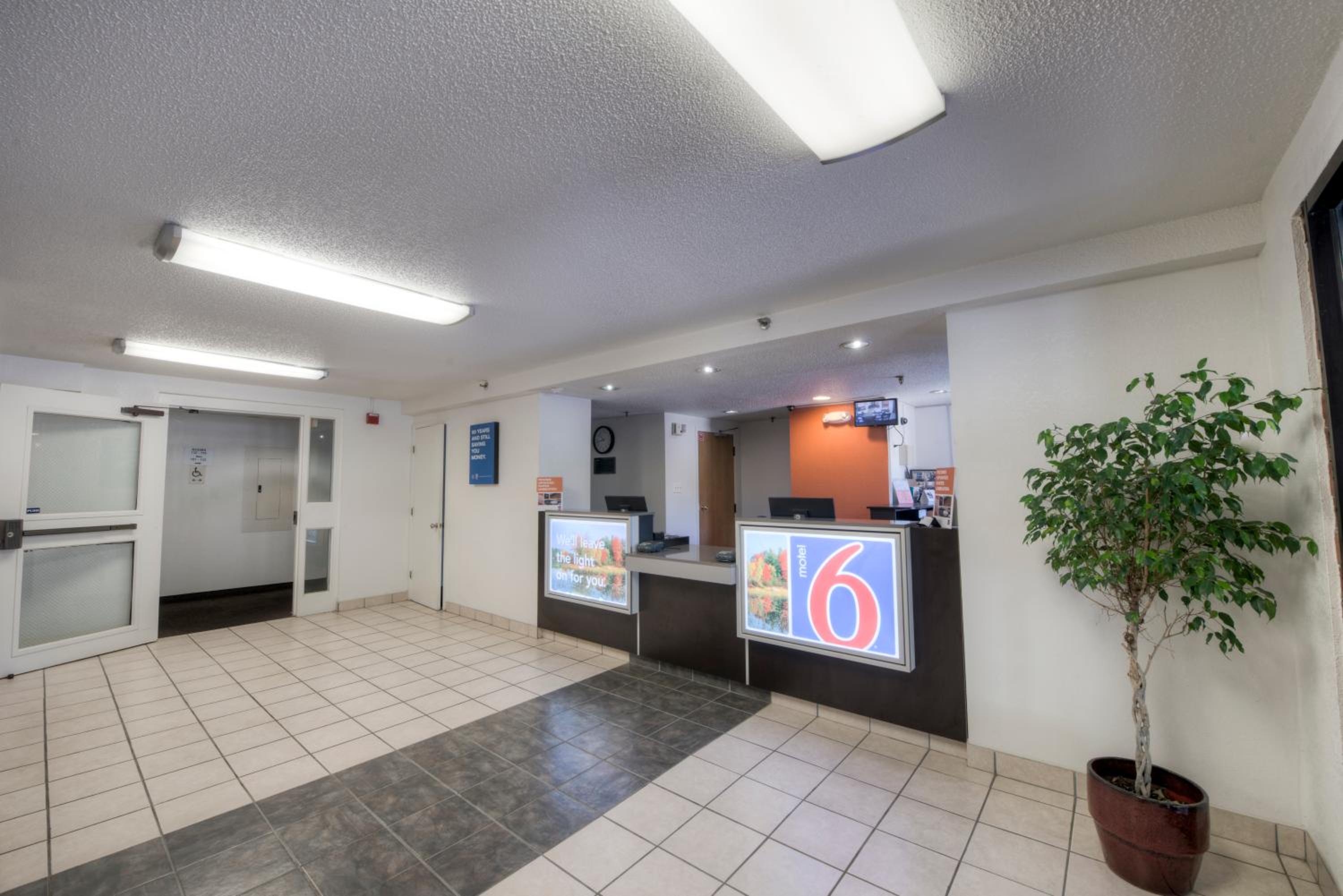 Motel 6-Branford, CT - New Haven - Property Image 43