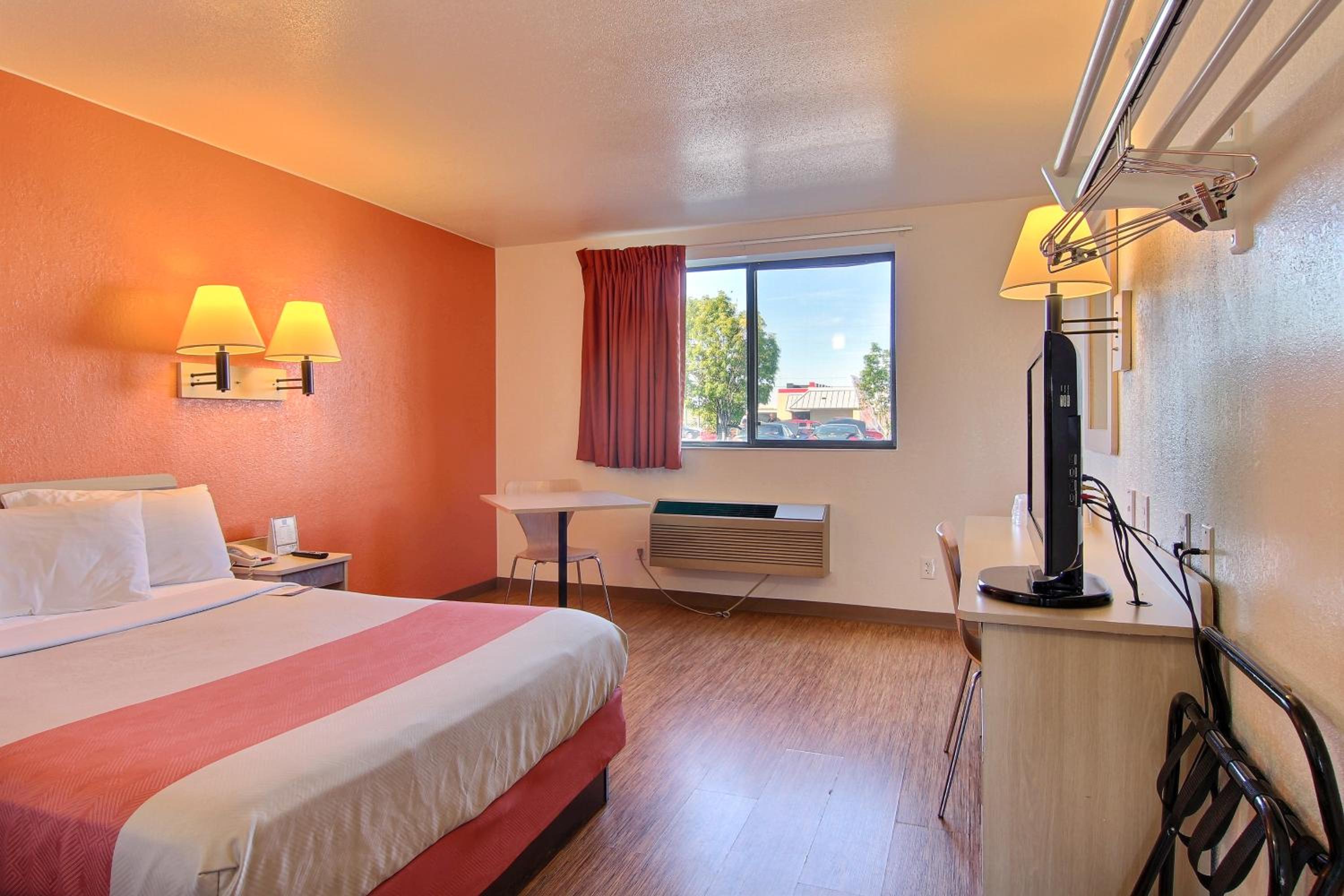 Motel 6-Fargo, ND - West Acres - North Fargo