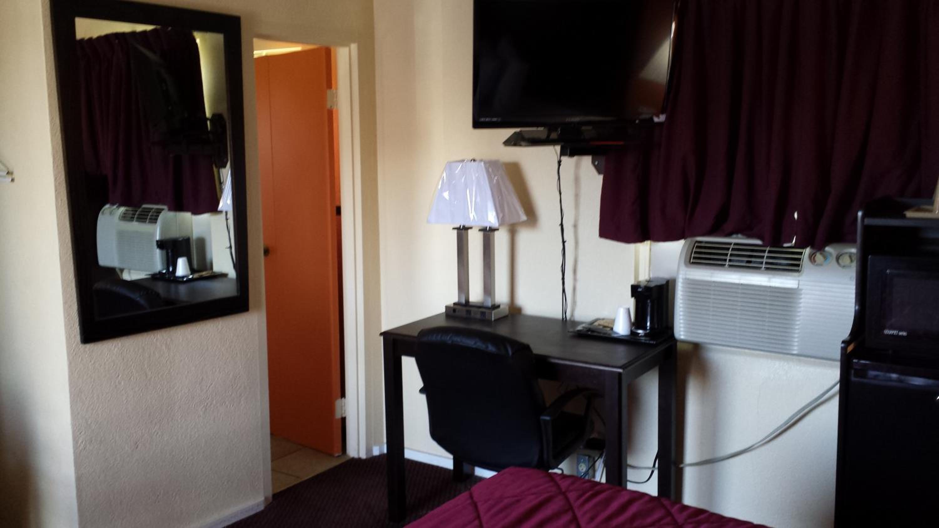 Sedalia Vacations - American Inn - Property Image 3