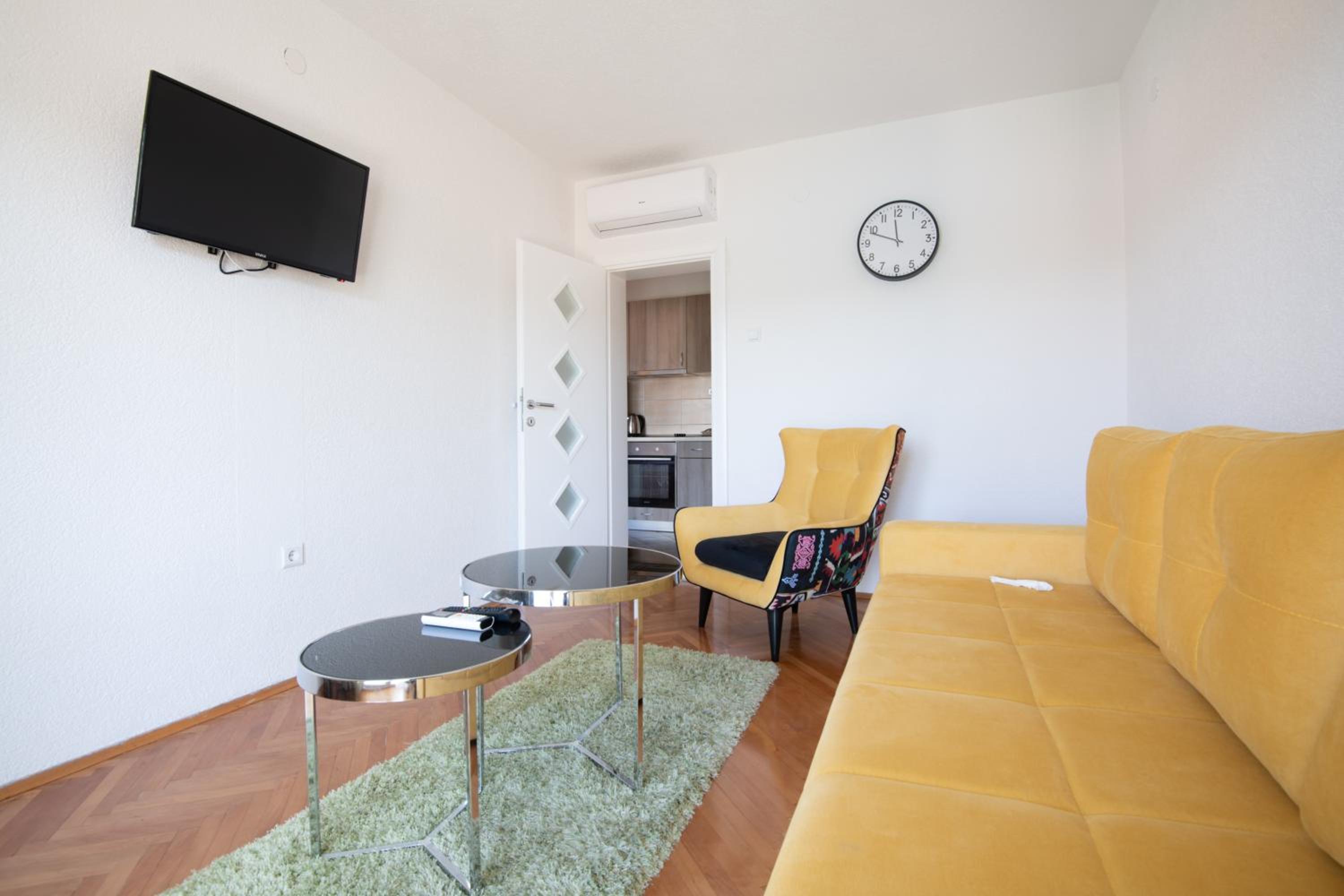 Apartments & rooms Leon