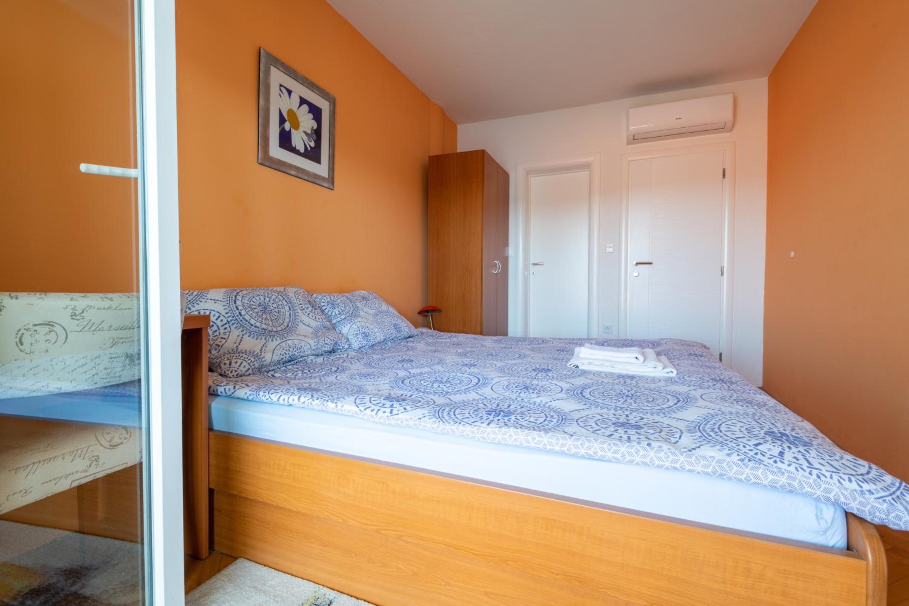 Apartments & rooms Leon