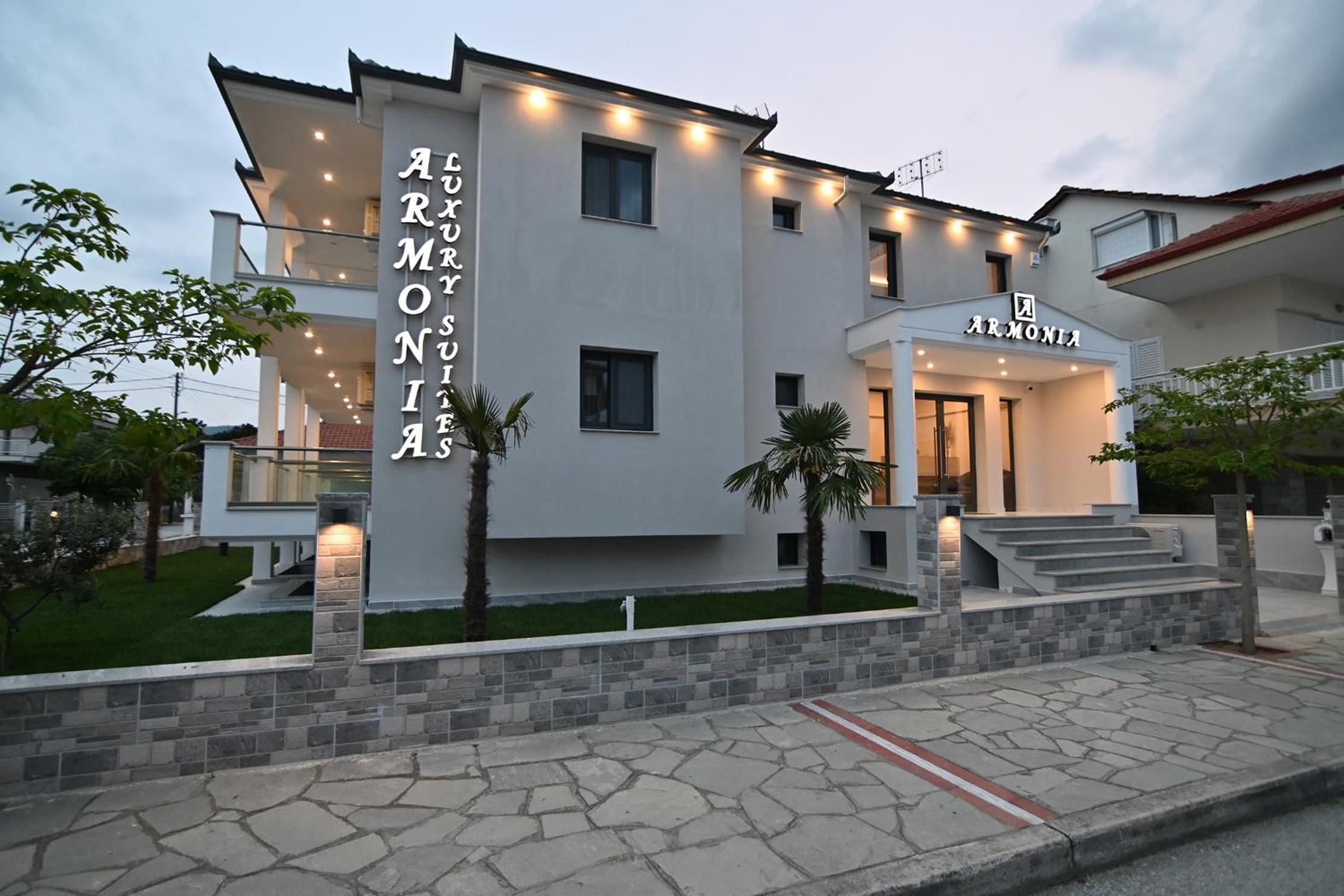 Armonia Luxury Suites