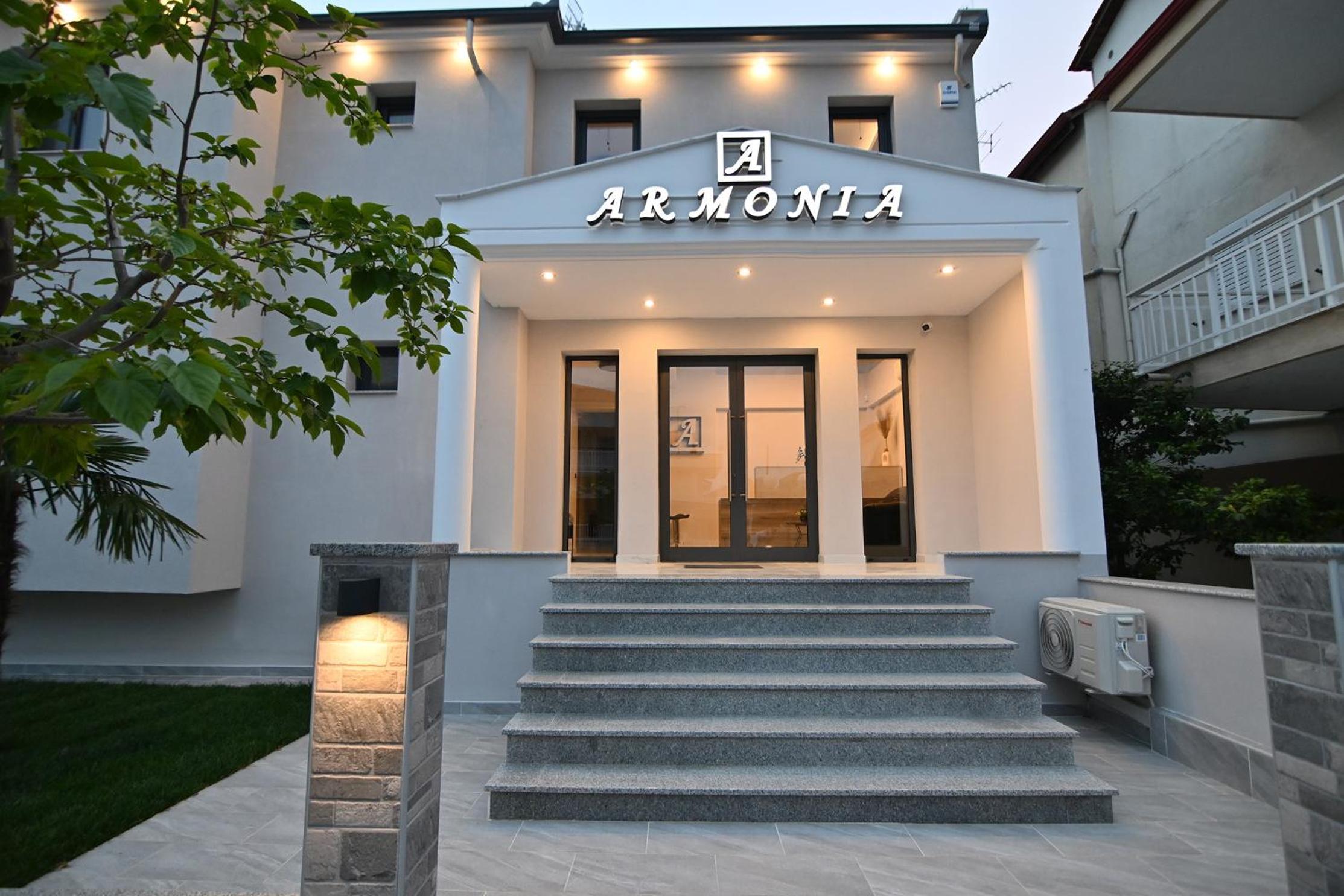 Armonia Luxury Suites