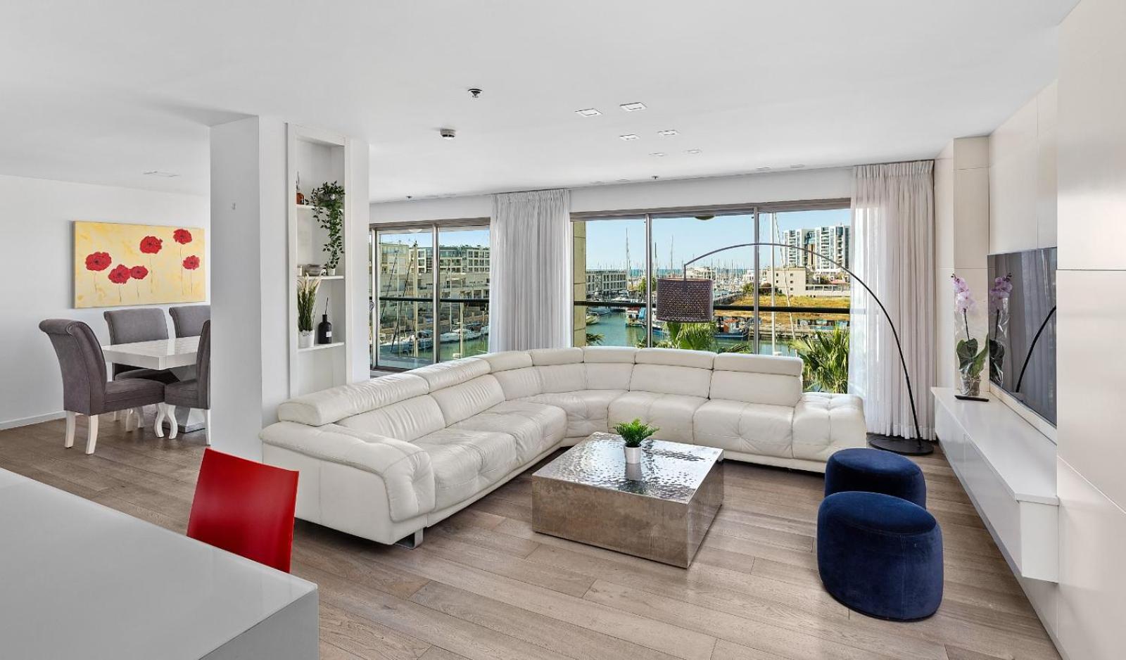 Water Front Luxury Family Apartment