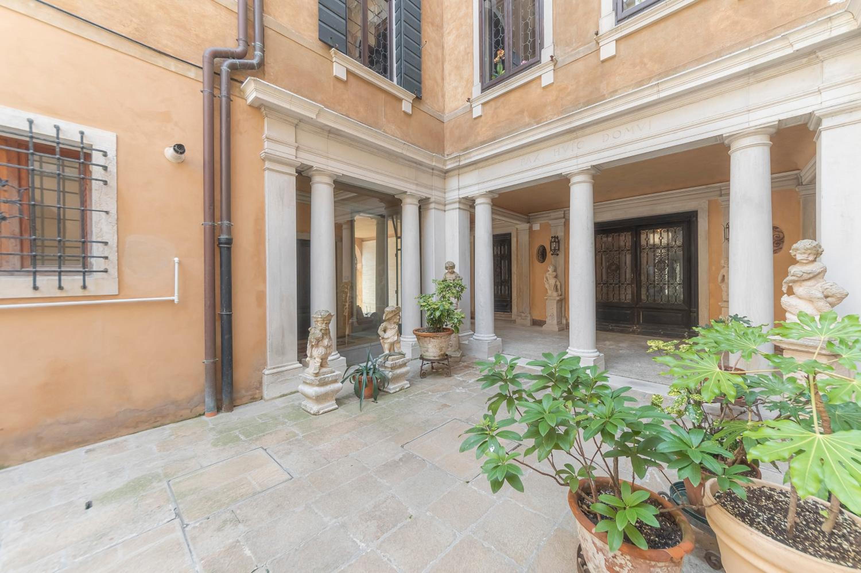 Canal Grande Suite