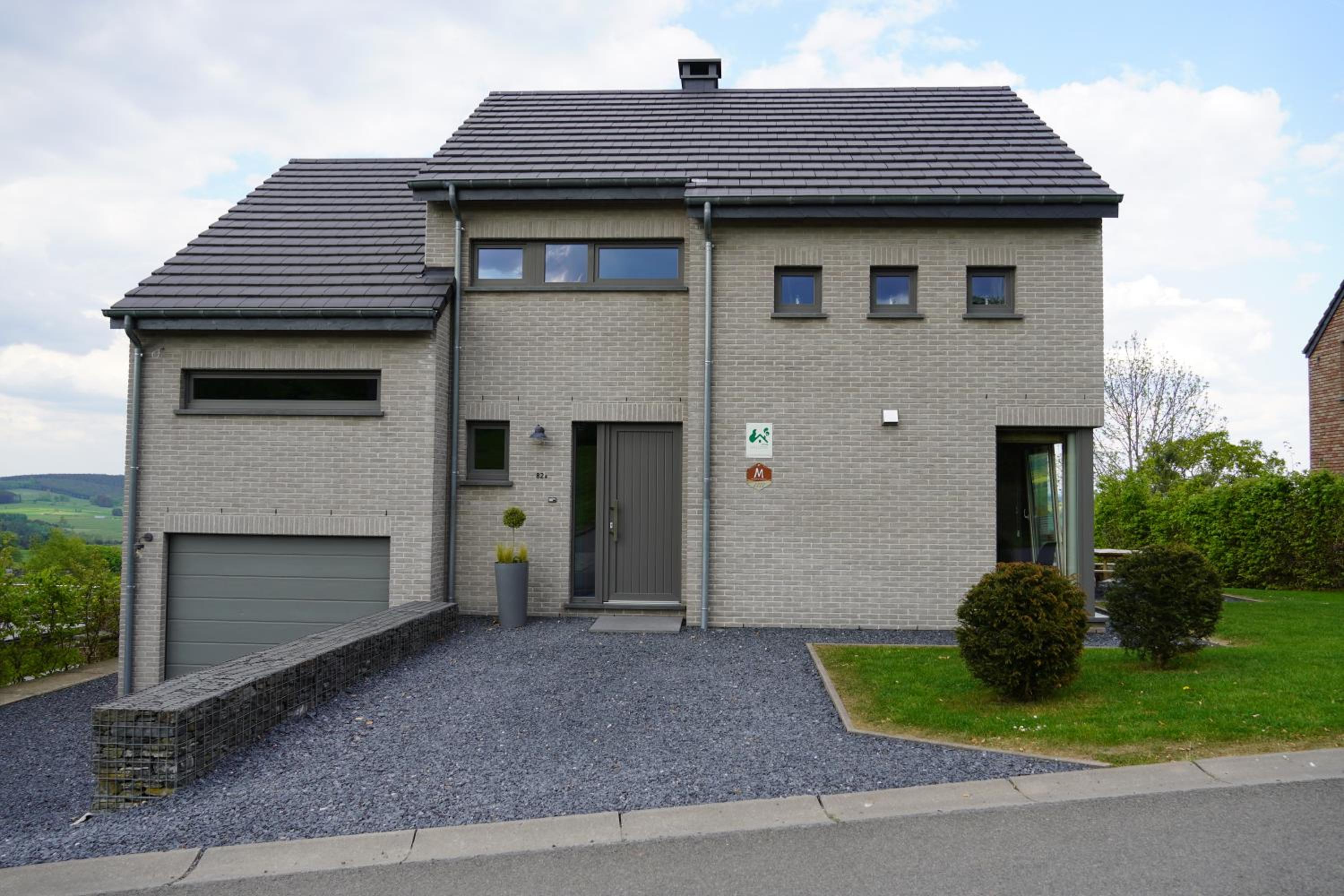 Hotel "Petite perle en Haute Ardenne" avec vue sur la vallée, cabine infra-rouge et bain balnéo - Image 1