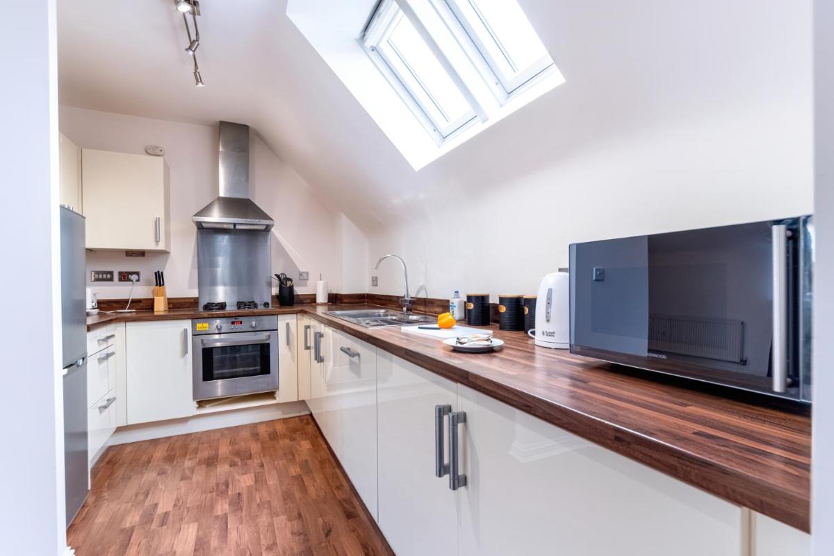 The Coach House - by TJ Serviced Property view 5