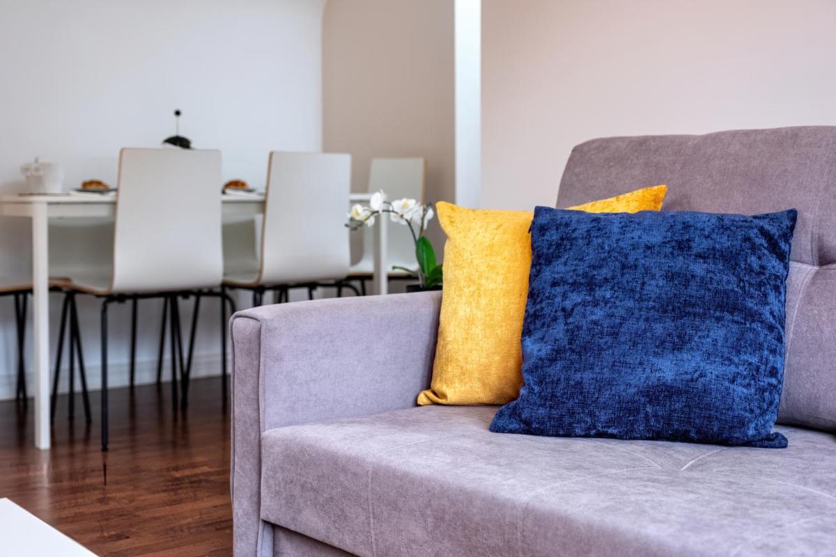 The Coach House - by TJ Serviced Property view 4