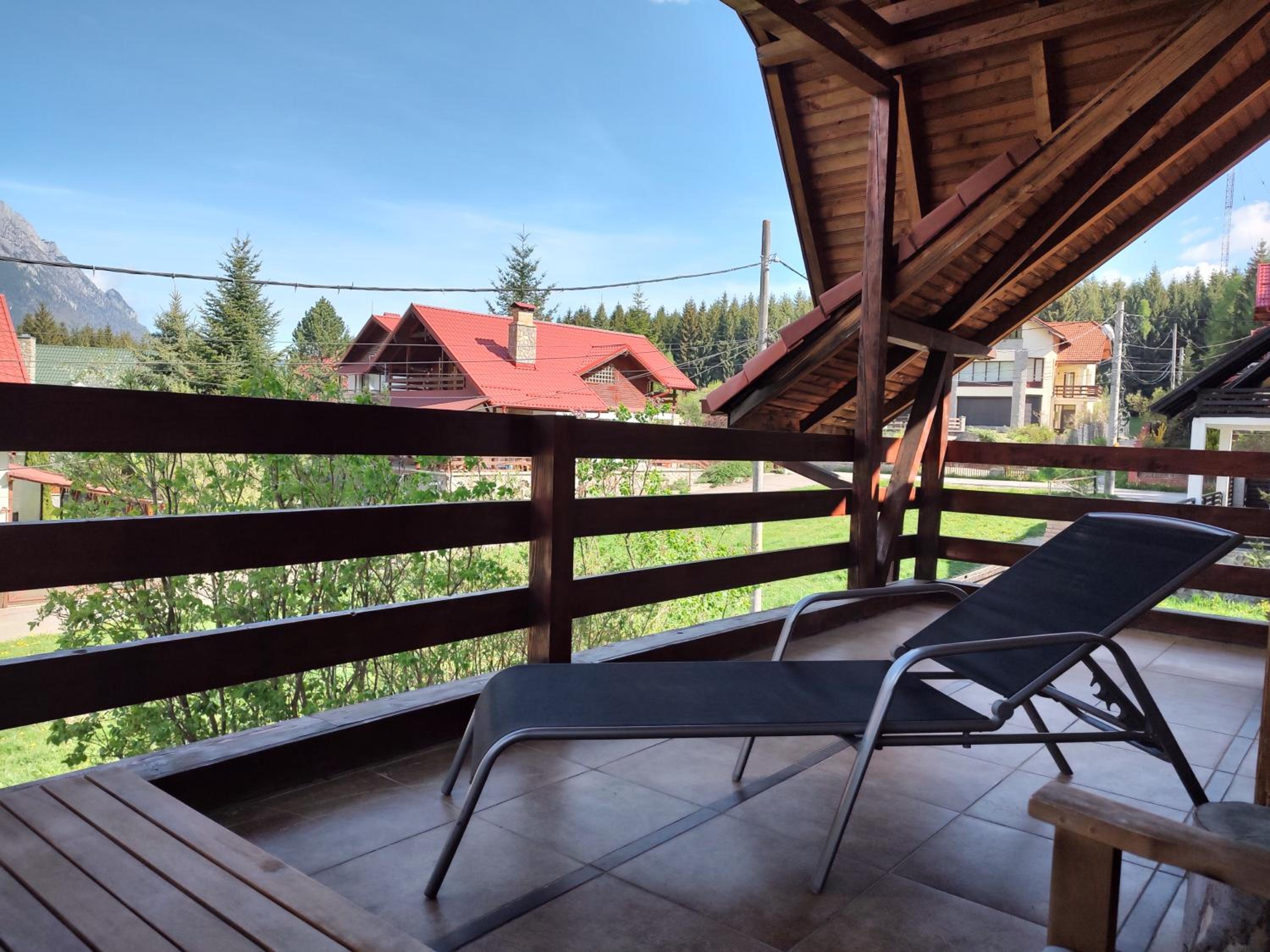 Poiana dintre Brazi Chalet, Bucegi Panorama view 3