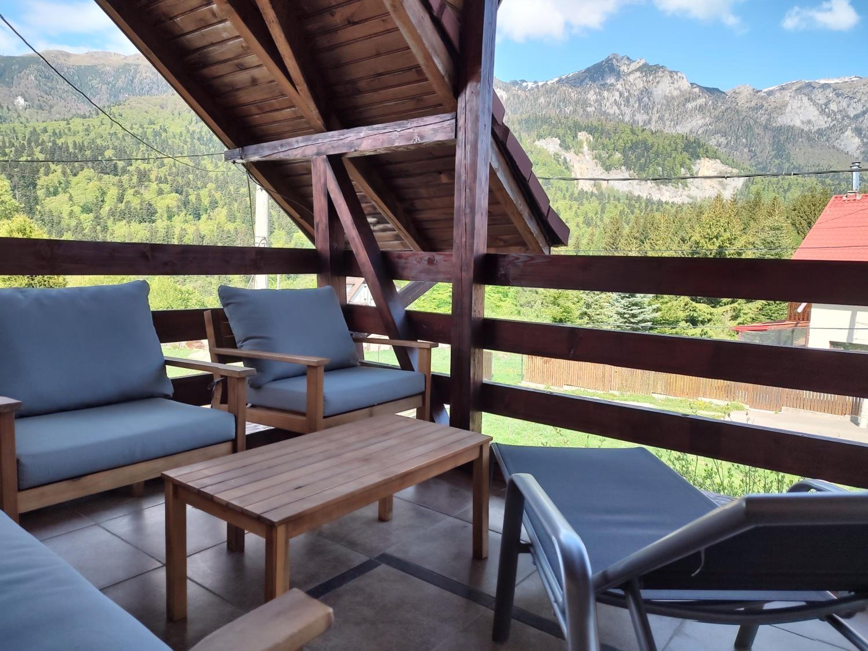 Poiana dintre Brazi Chalet, Bucegi Panorama view 2