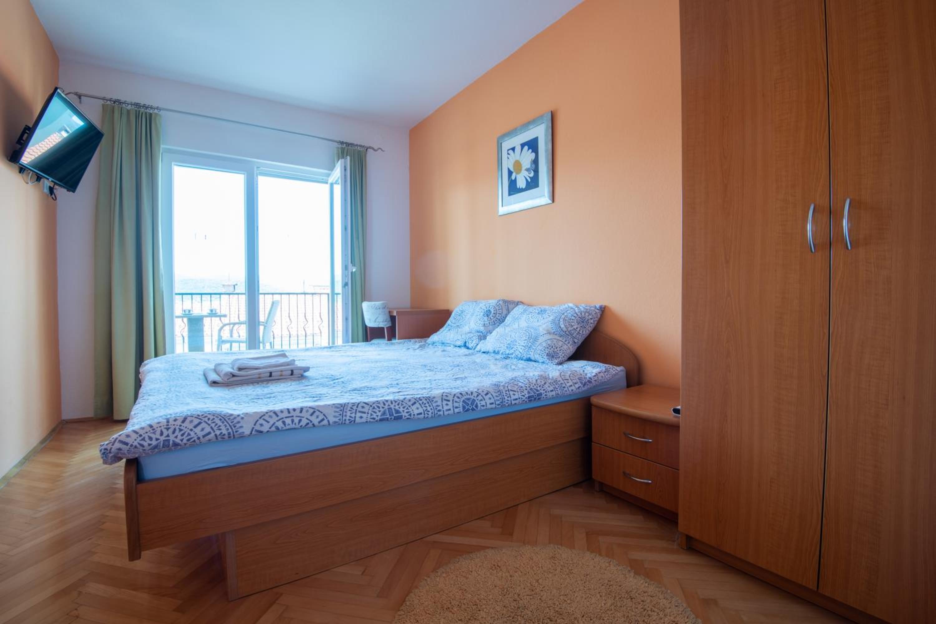 Apartments & rooms Leon