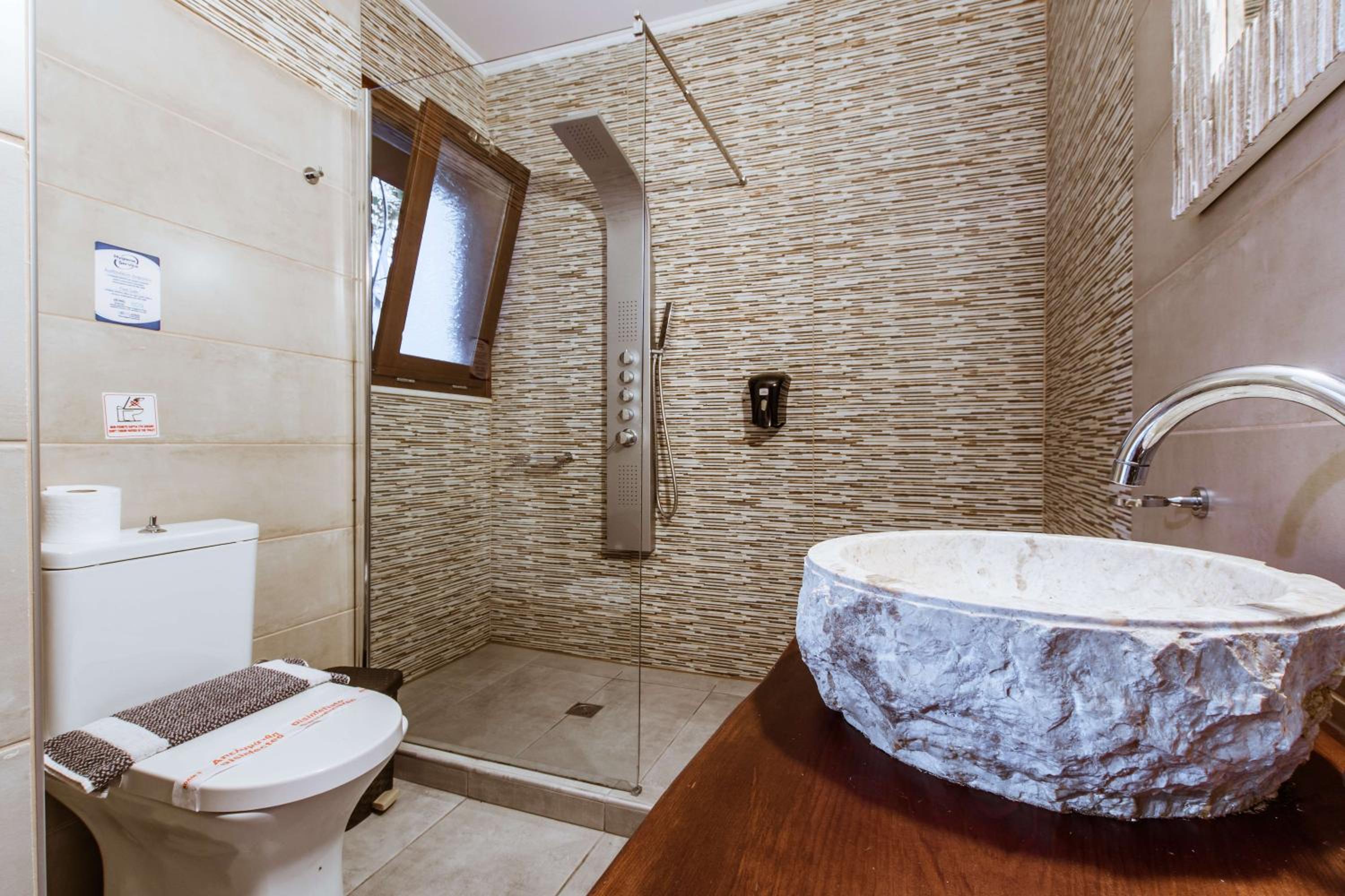 Deluxe Suites — 11