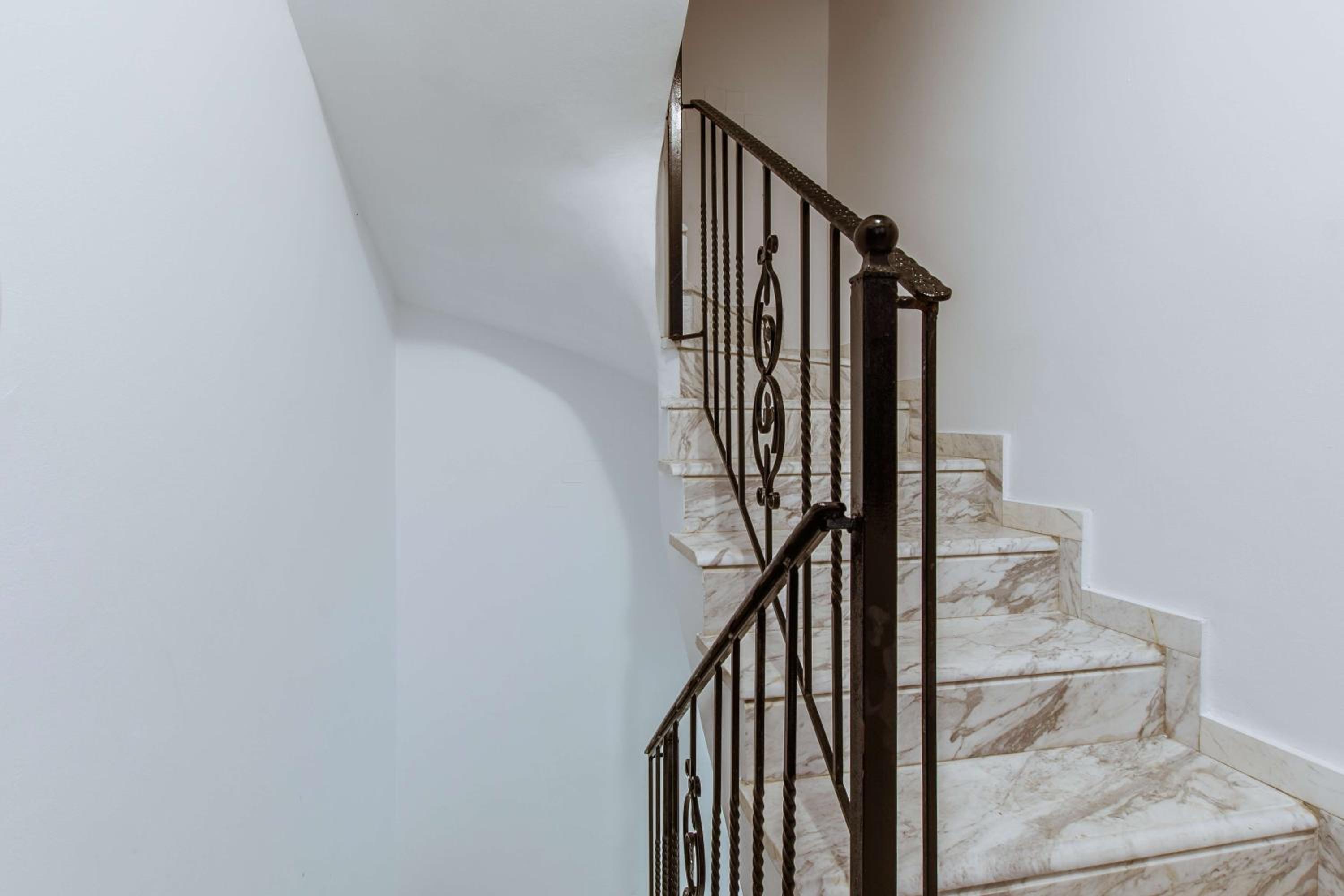 Deluxe Suites — 14