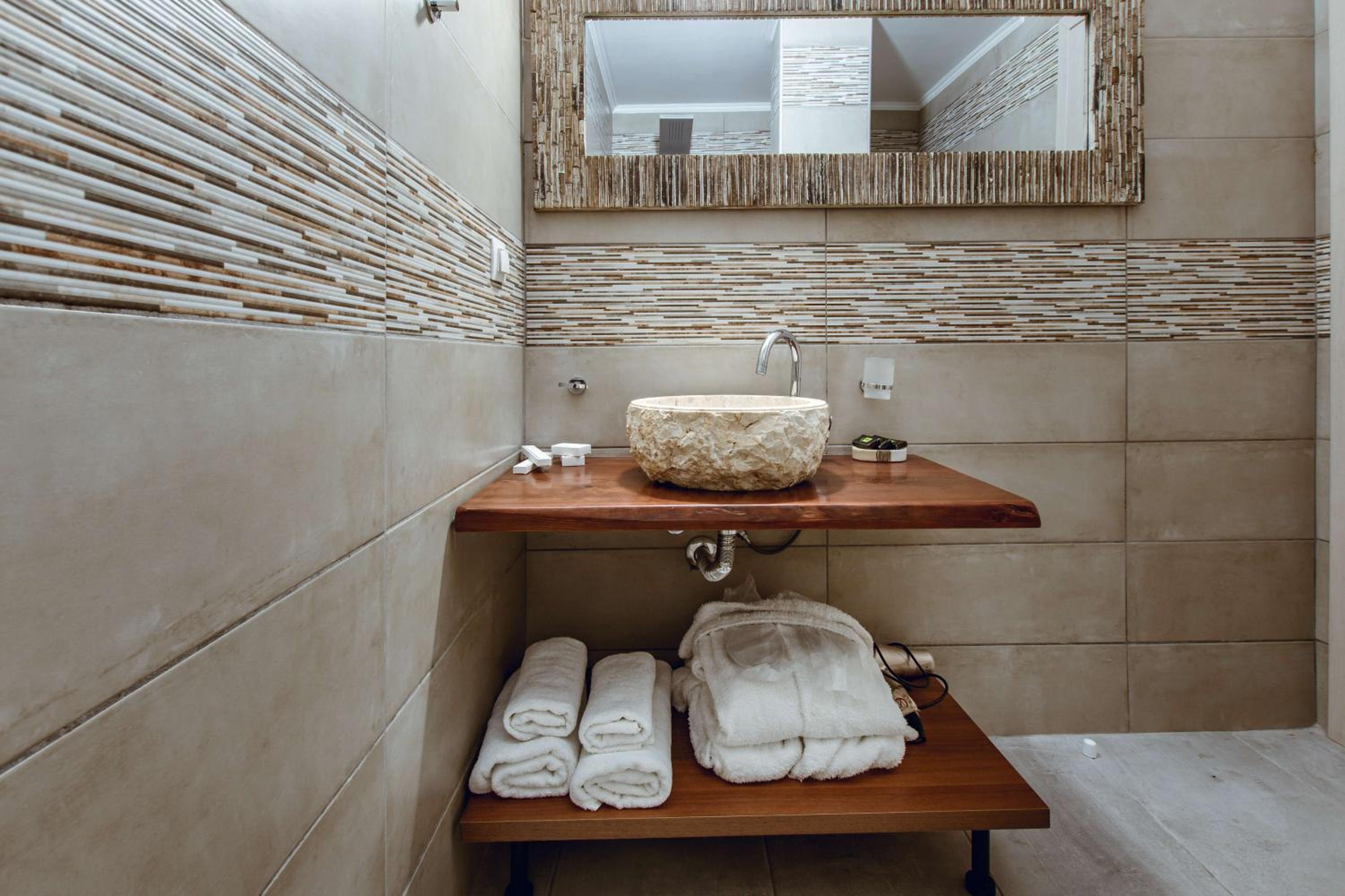 Deluxe Suites — 9