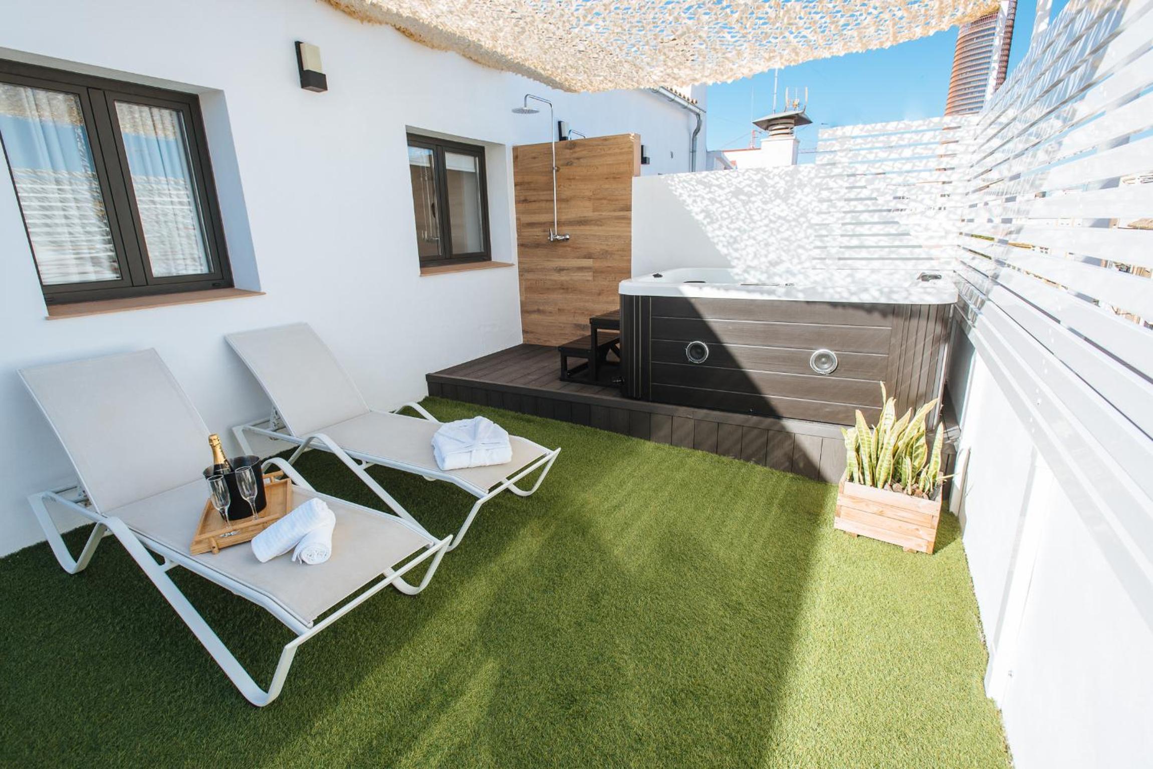 Lola de Triana Apartments view 4