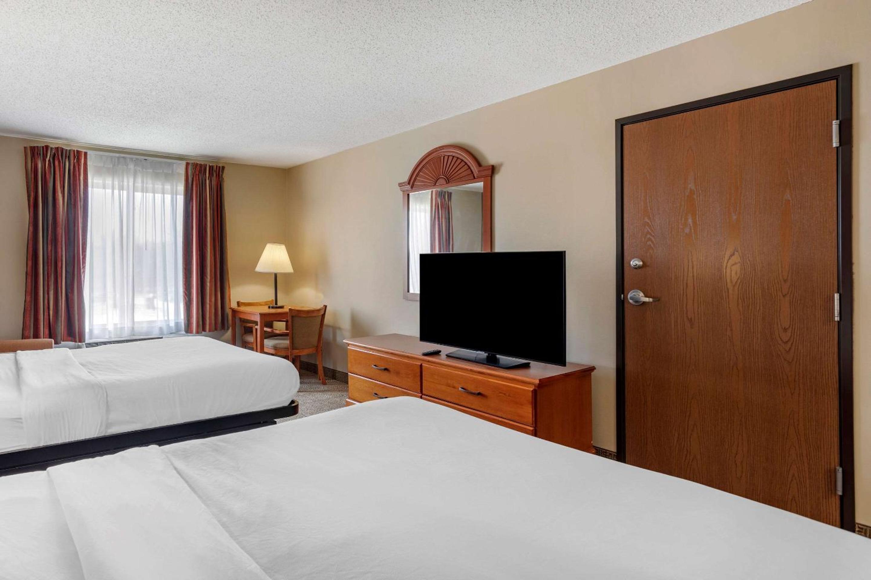 Quality Inn & Suites near Owensboro & Holiday World GOLD AWARD WINNER view 5