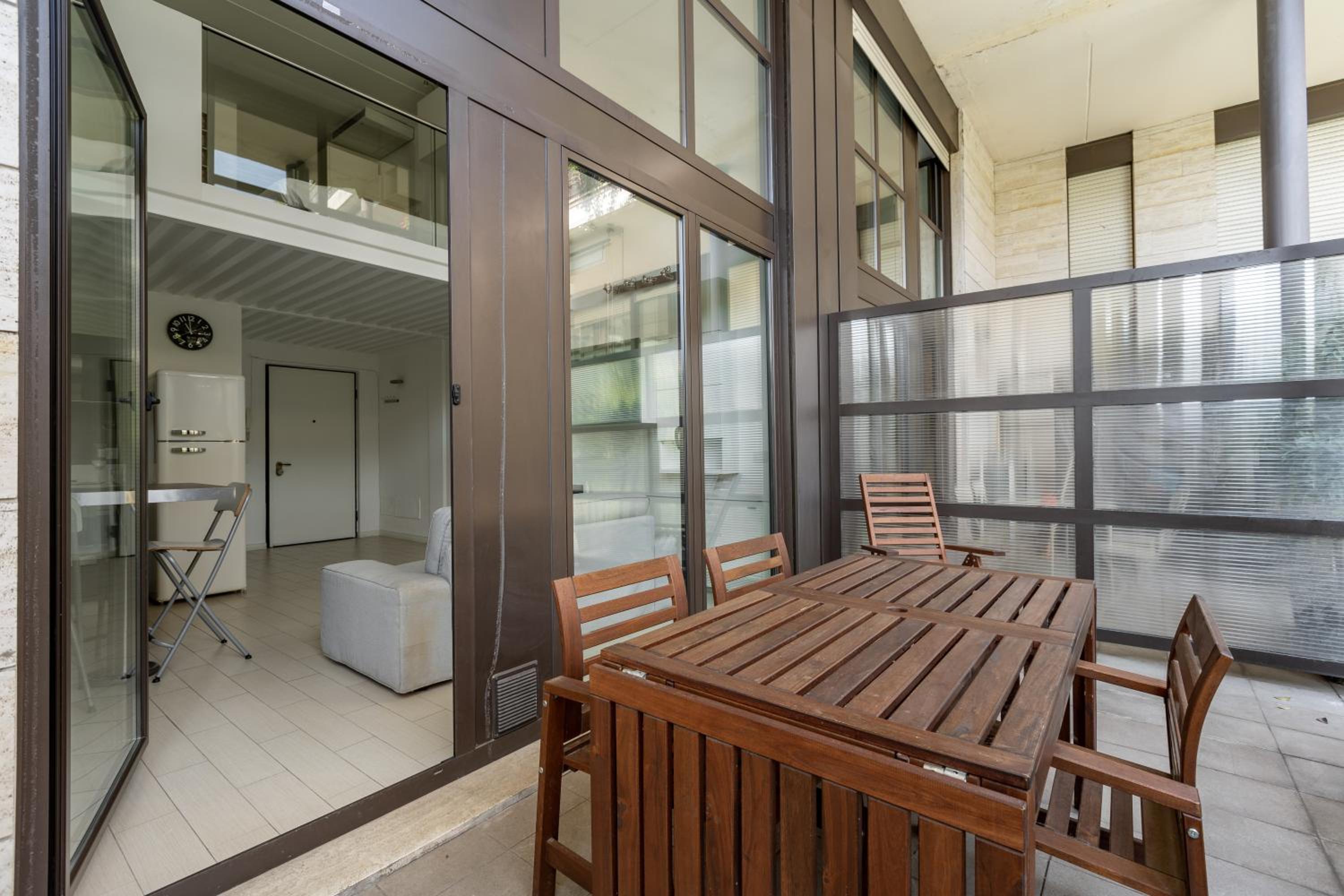 GuestHost - Elegant Loft with Balcony!