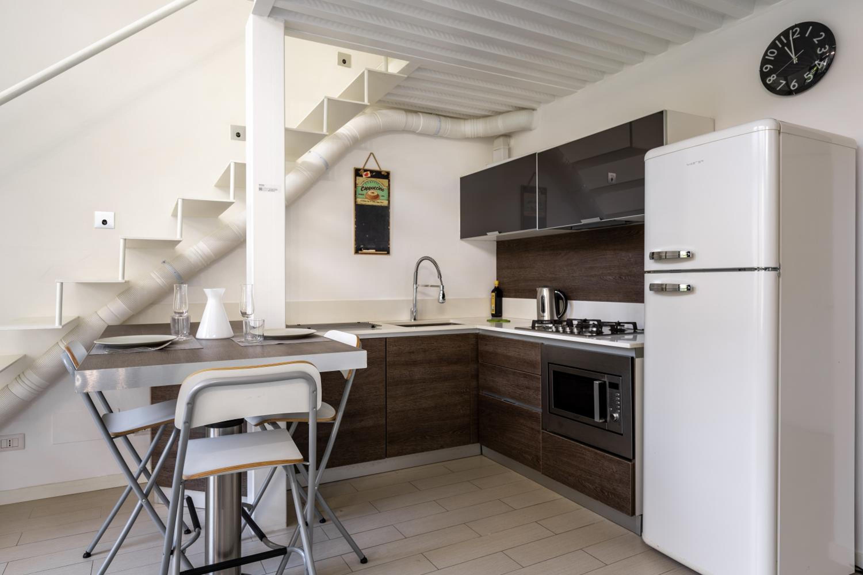 GuestHost - Elegant Loft with Balcony!