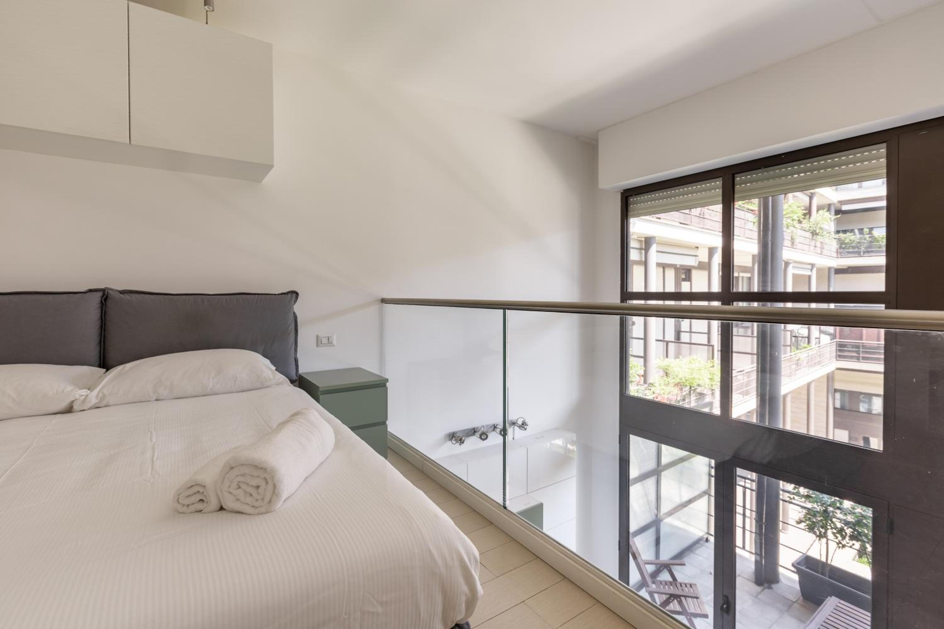 GuestHost - Elegant Loft with Balcony!