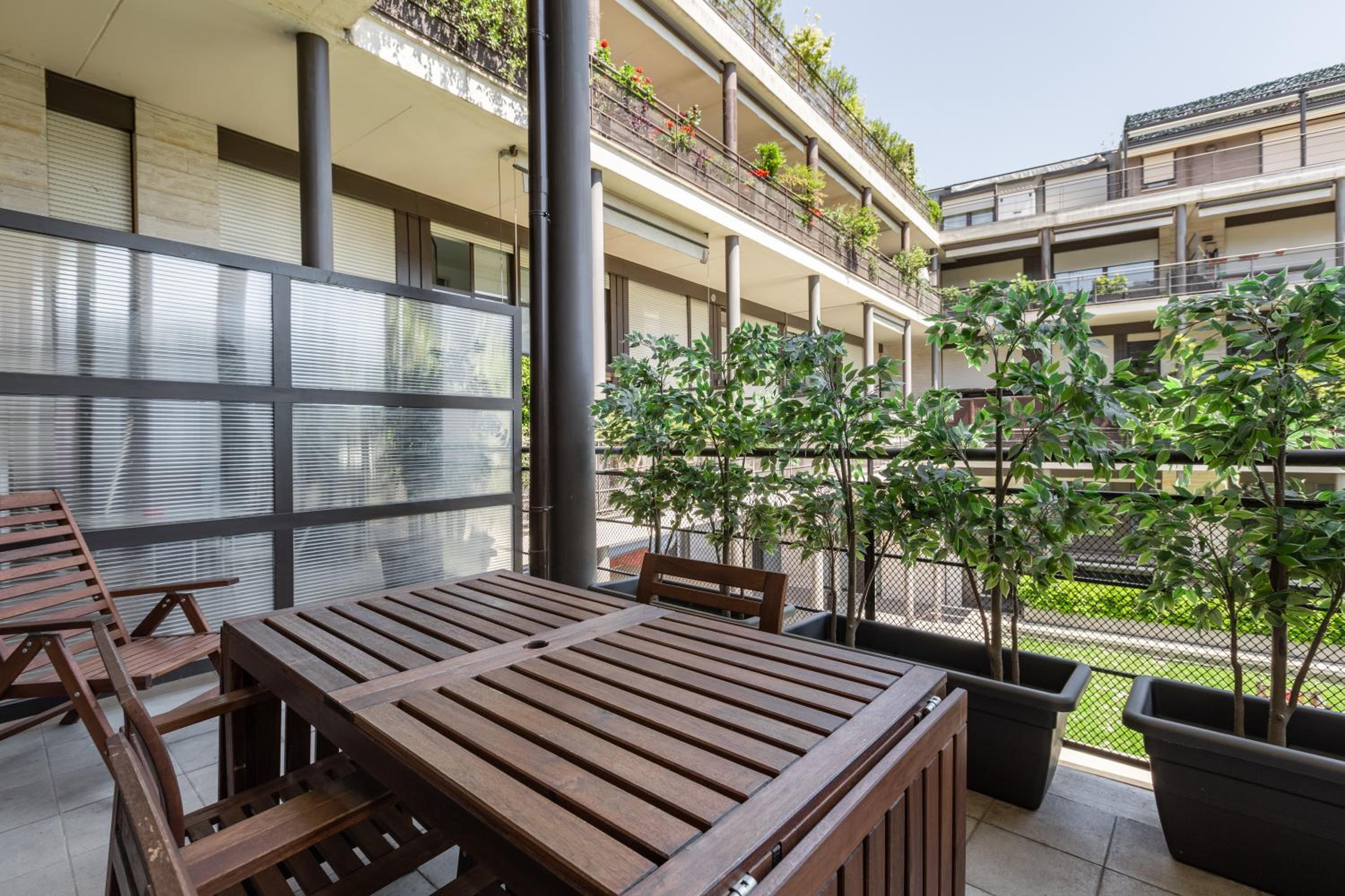 GuestHost - Elegant Loft with Balcony!
