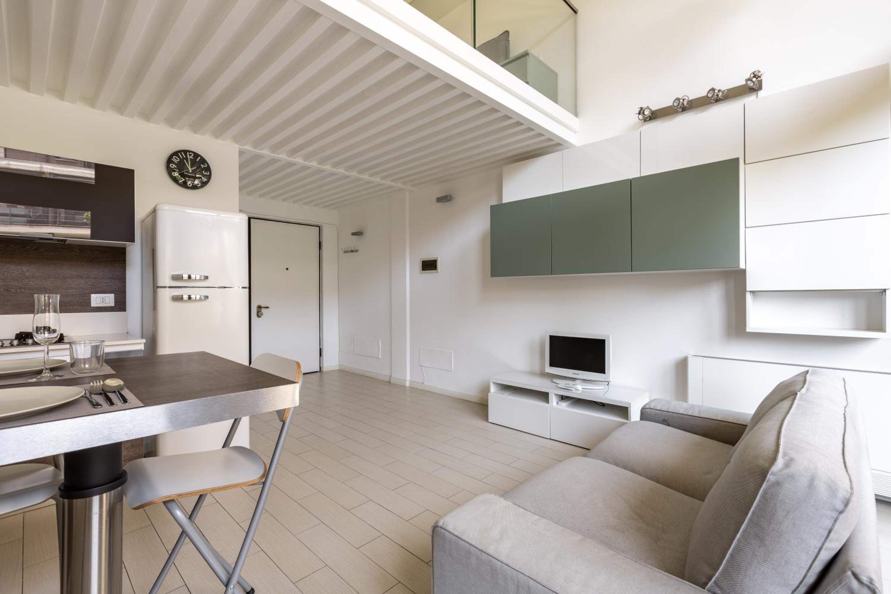 GuestHost - Elegant Loft with Balcony!