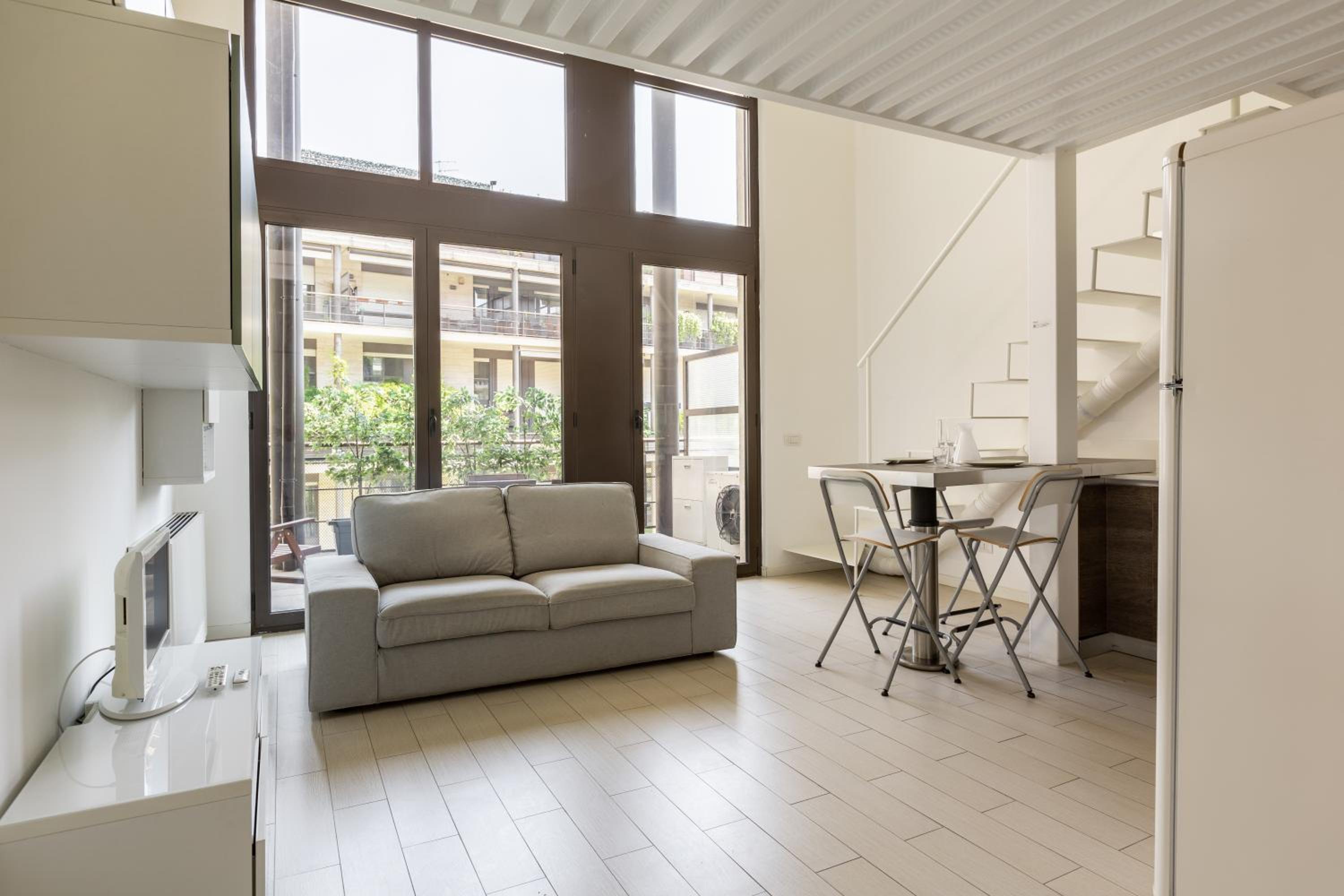 GuestHost - Elegant Loft with Balcony!