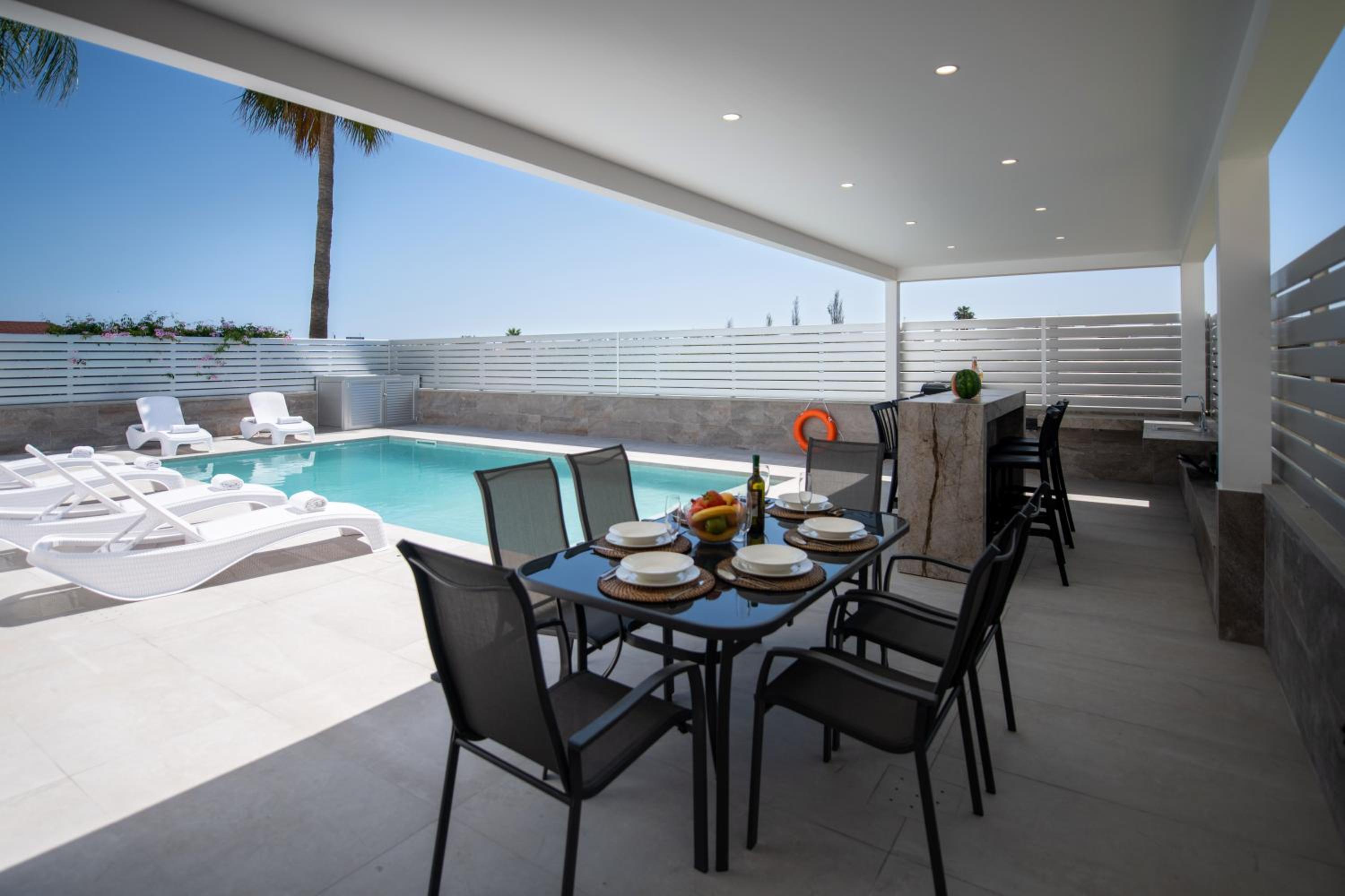 Luxury Villa Agathoula