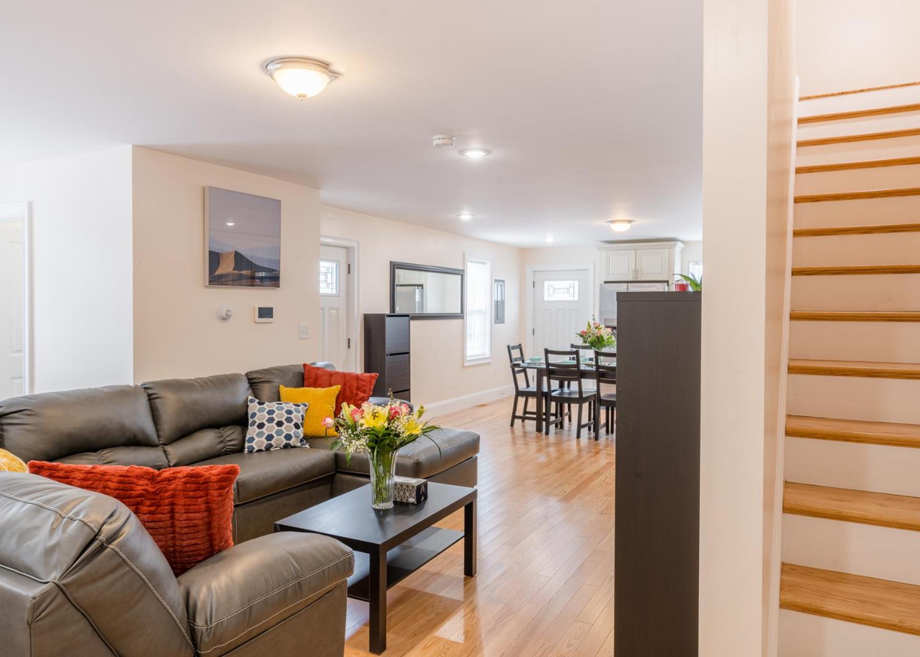 37 - 3BR Quincy - Cozy Townhouse near Adams Park view 5