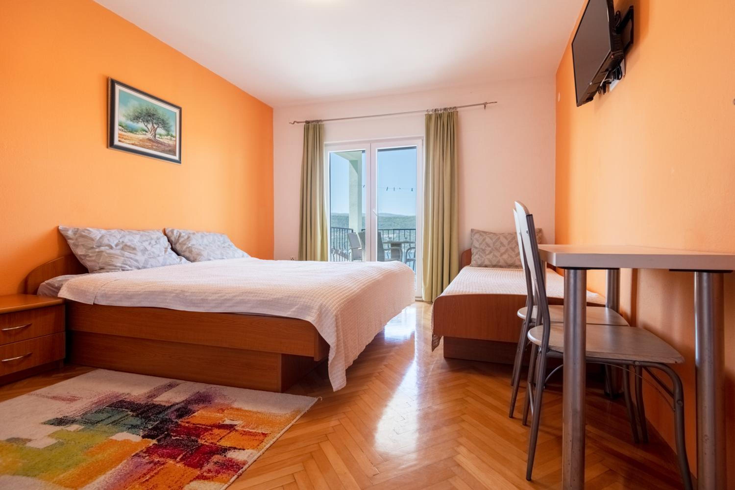 Apartments & rooms Leon
