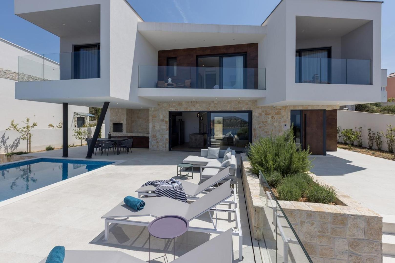 Villa Seven Seas with heated pool and jacuzzi by the sea view 4