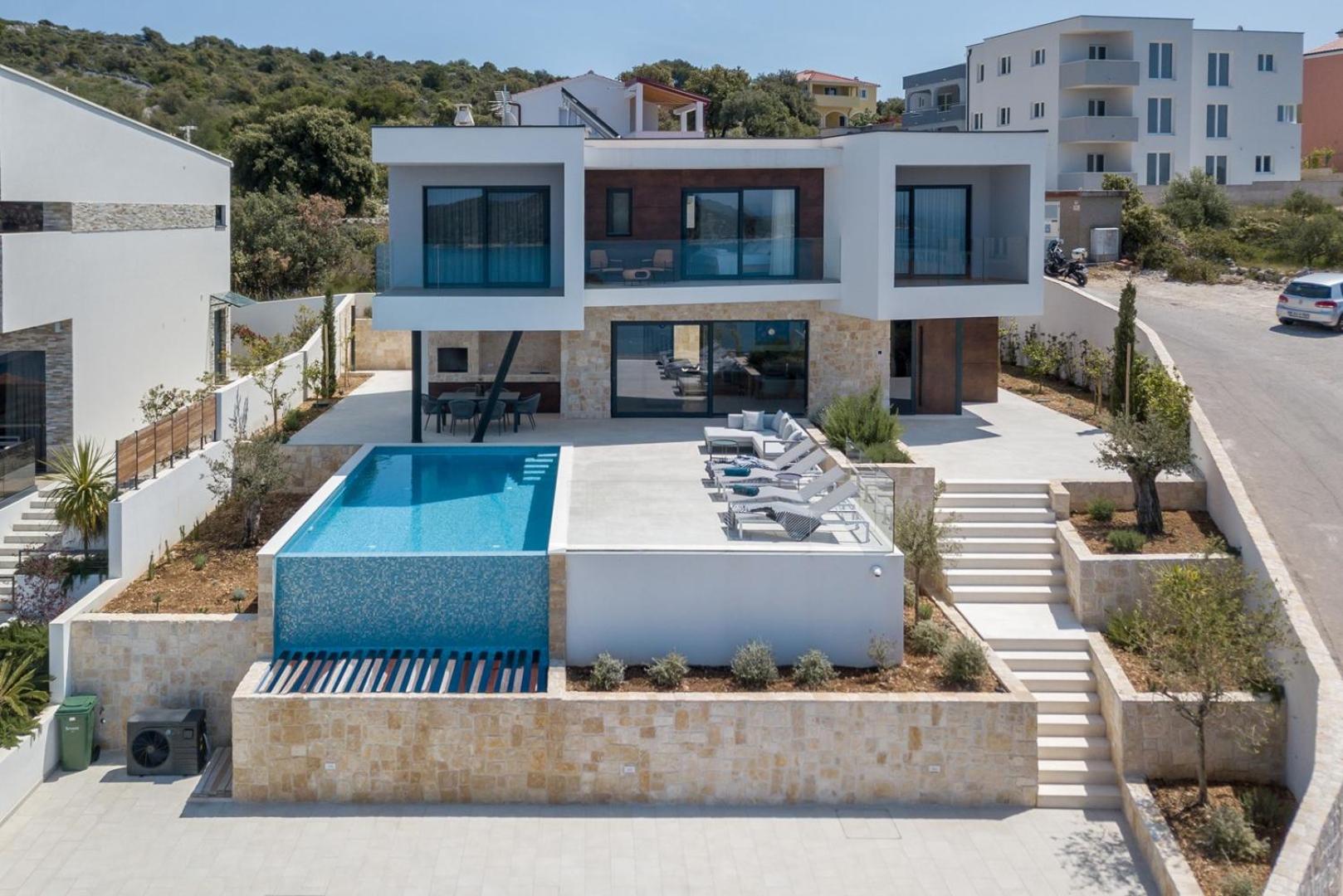 Villa Seven Seas with heated pool and jacuzzi by the sea view 3