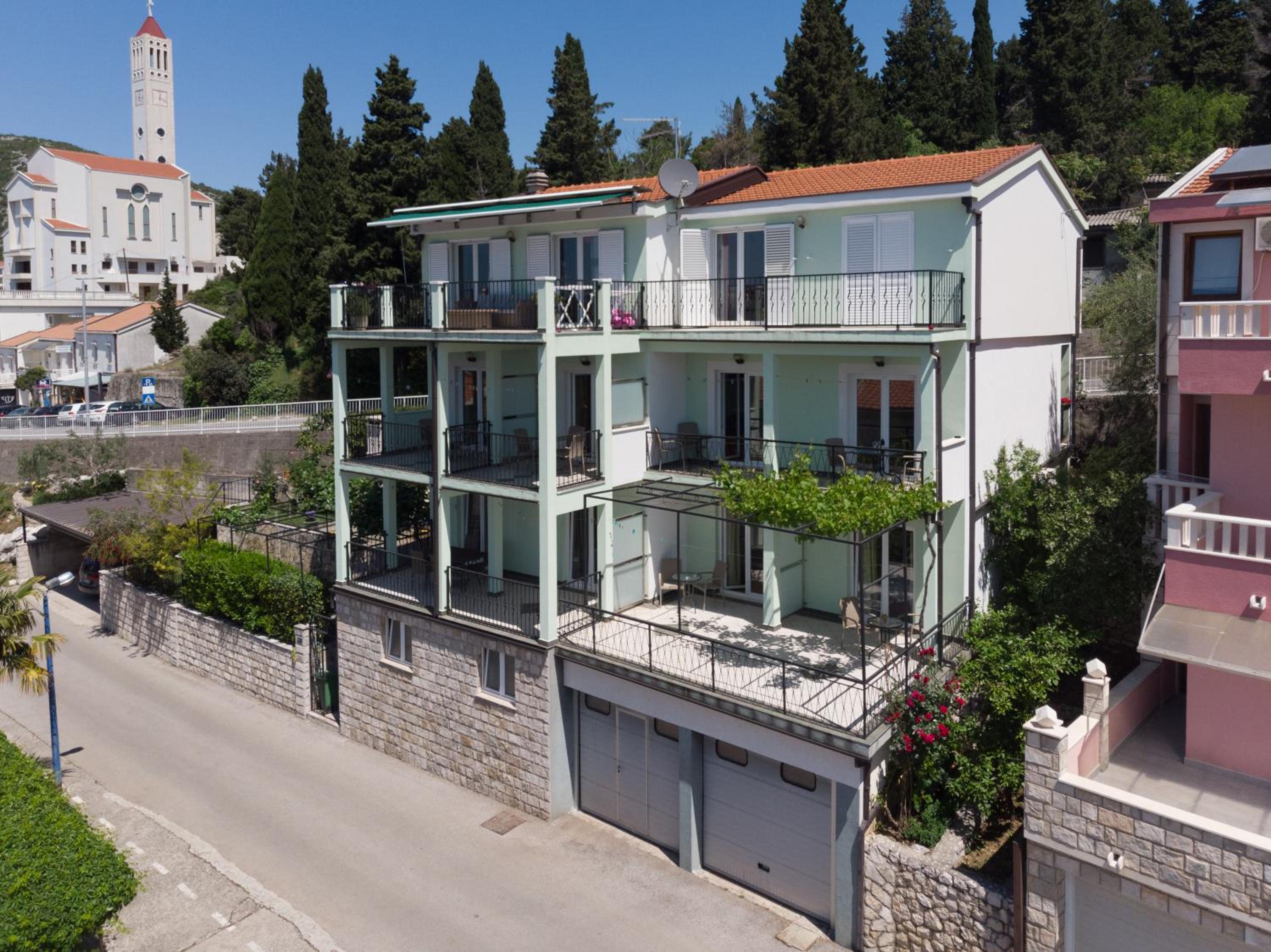 Apartments & rooms Leon