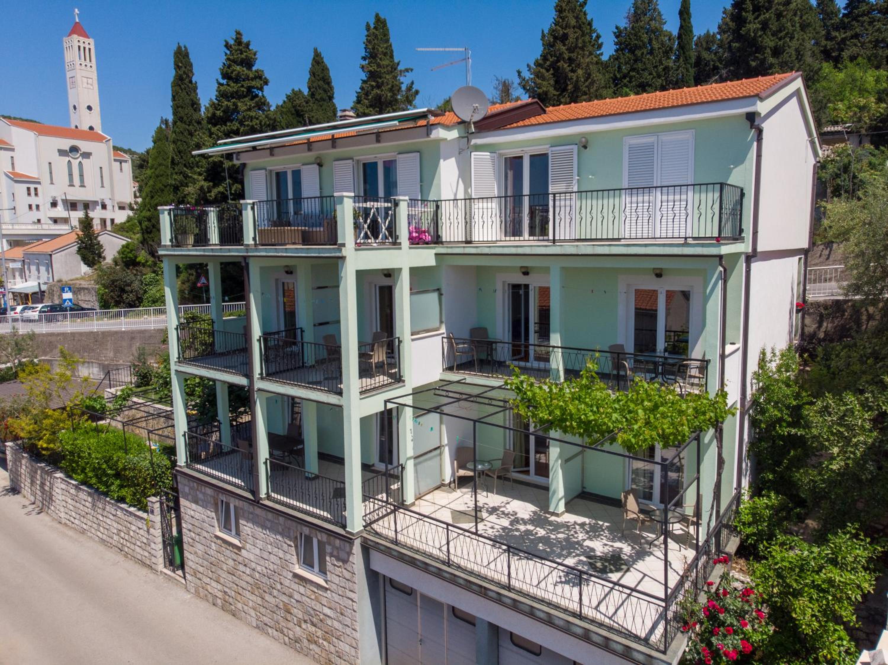 Apartments & rooms Leon