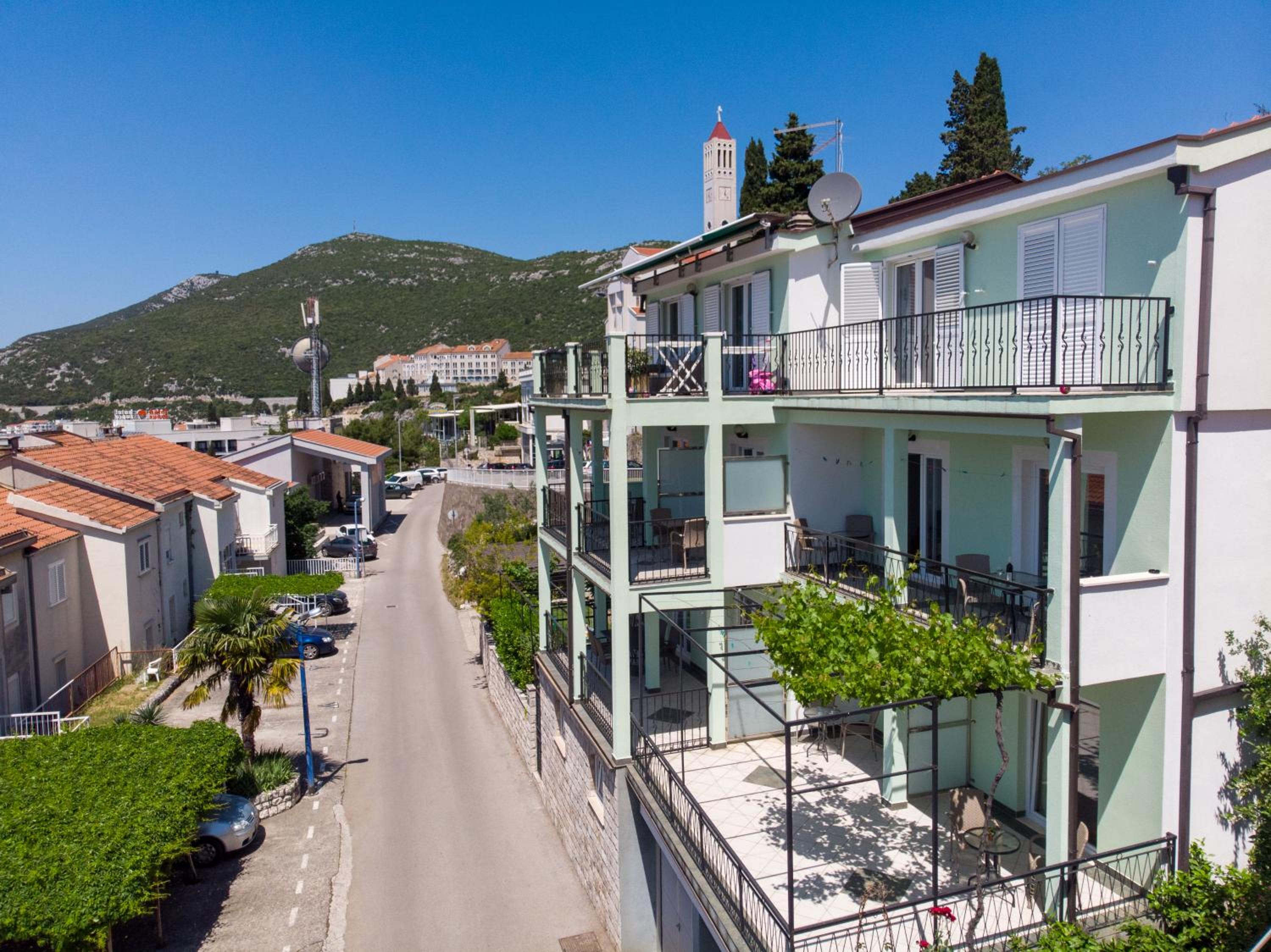 Apartments & rooms Leon