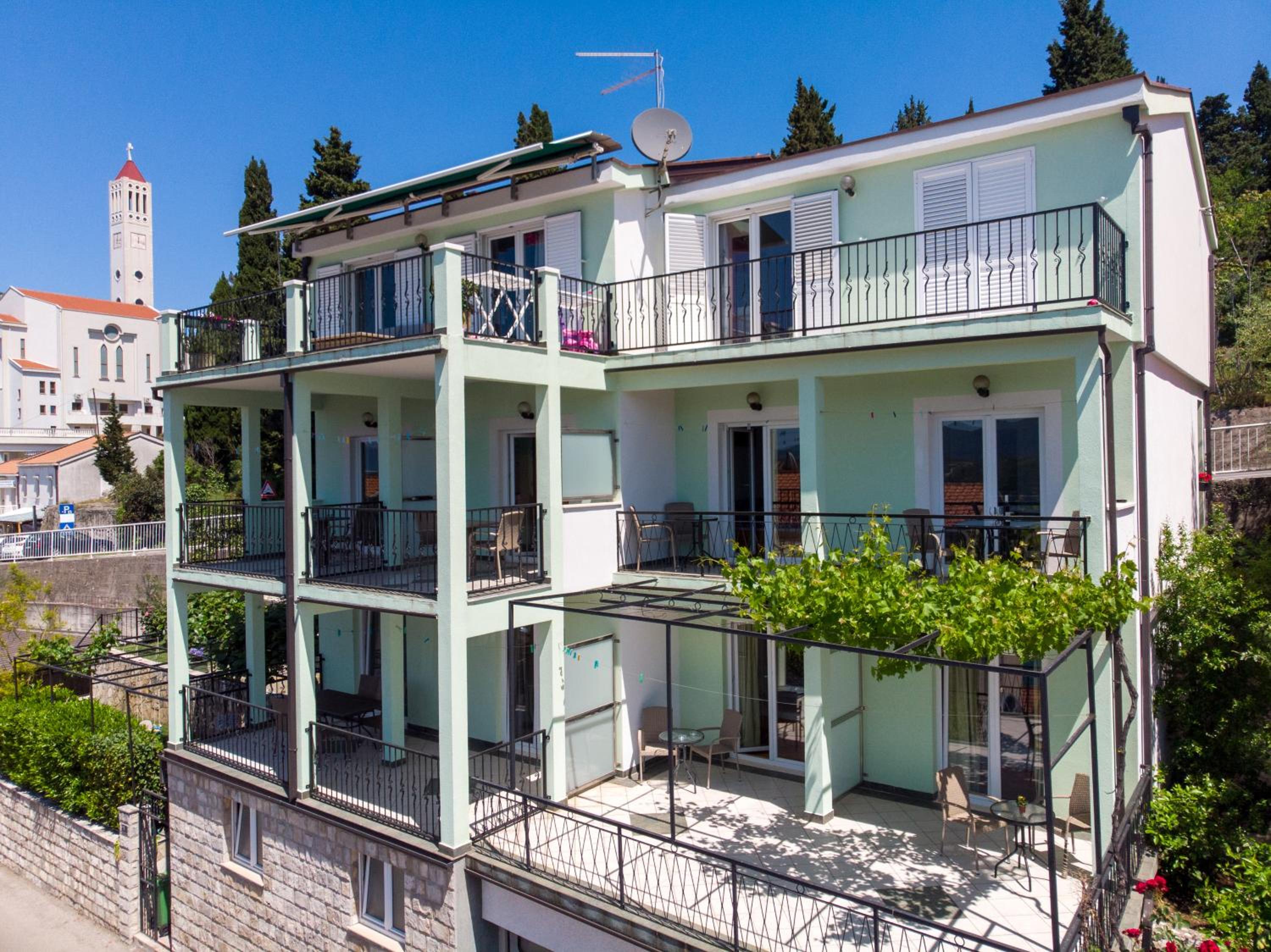 Apartments & rooms Leon