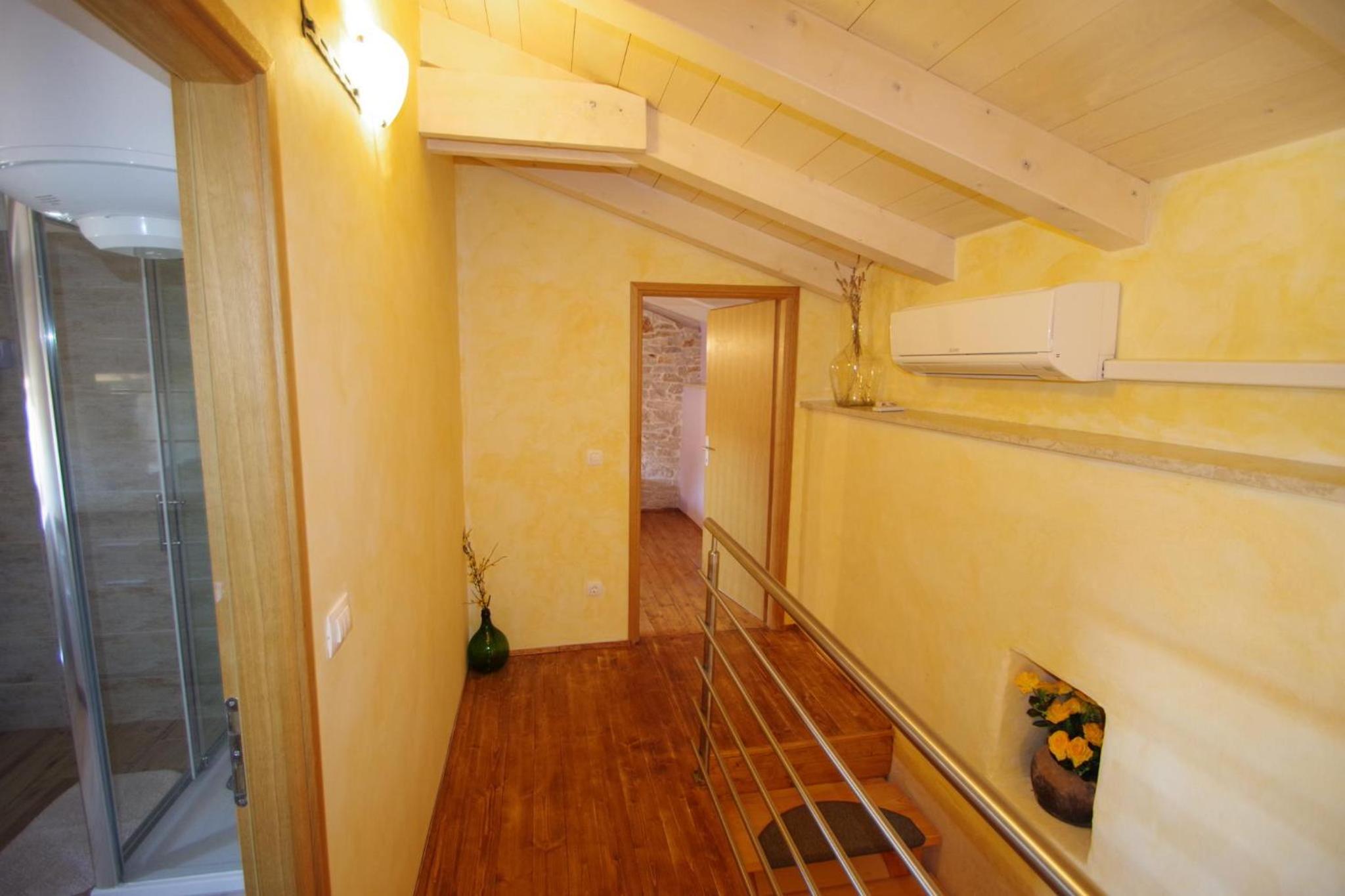 Photo 34