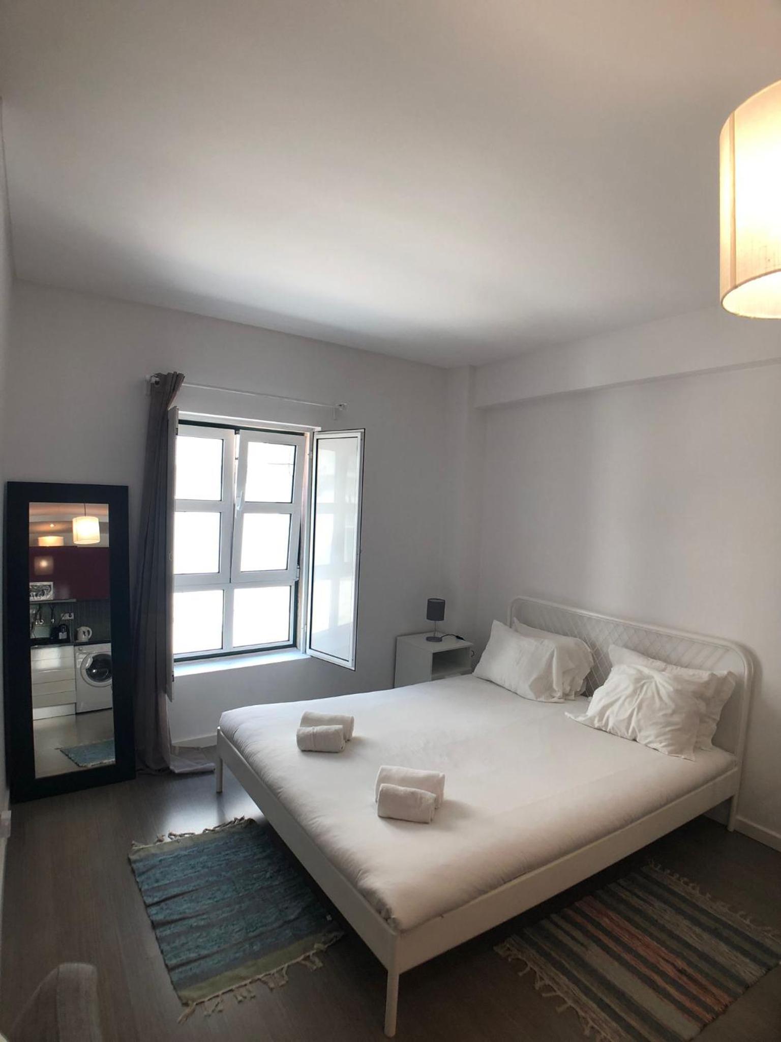 LX Lisboa Cozy studio view 3