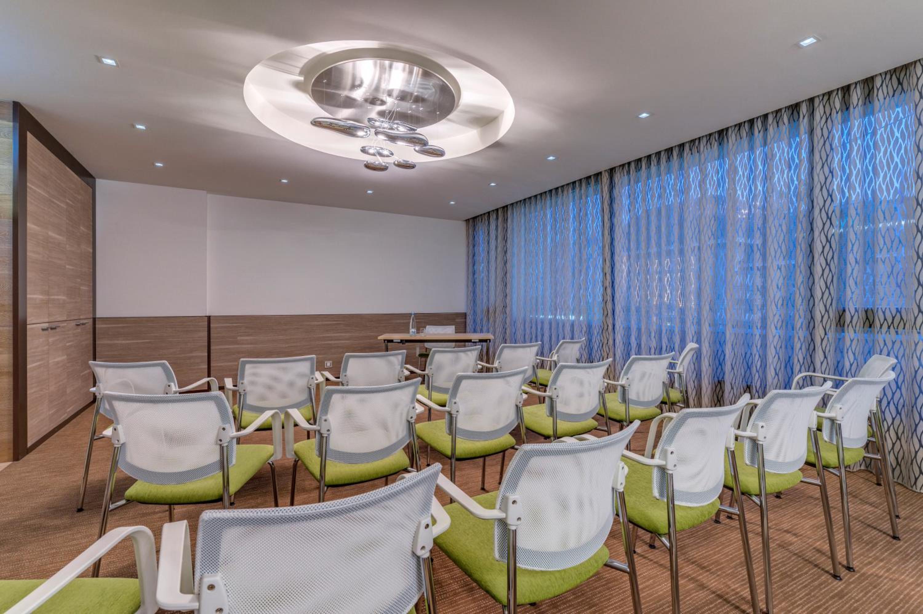 Lausanne Vacations - Continental Hotel Lausanne - Property Image 2
