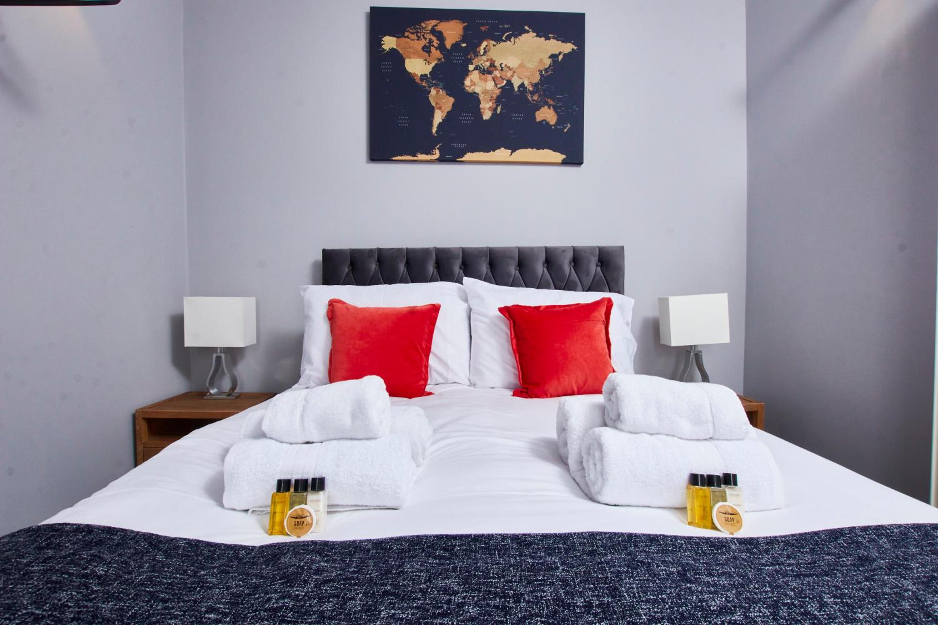 Delven House, Apartment 6 - Self Check-in, Self-Catering Serviced Apartment for East Midlands Airport view 2