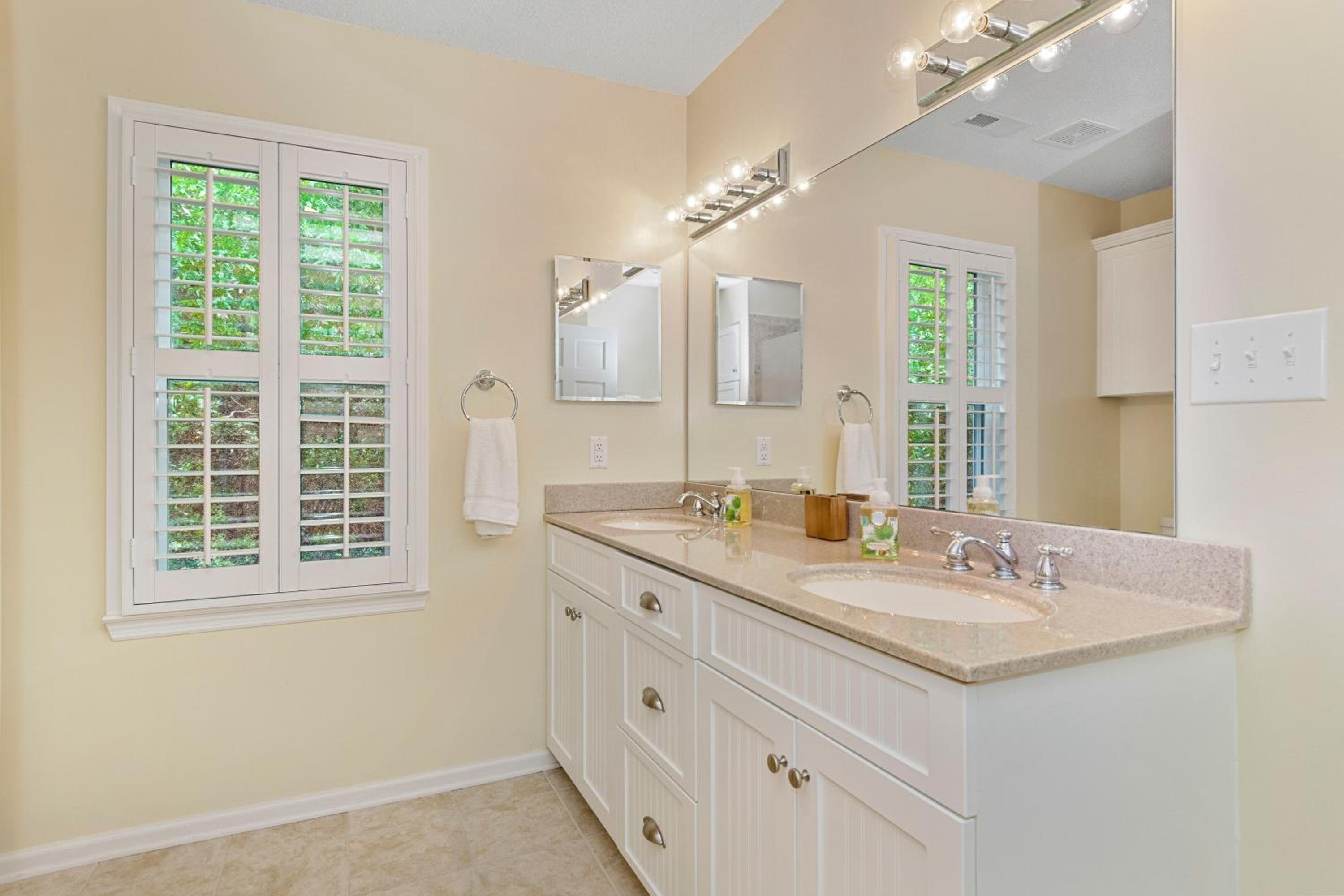 The Emerald Owl House - Peaceful Emerald Isle Beach House w/ Luxurious Heated Pool!