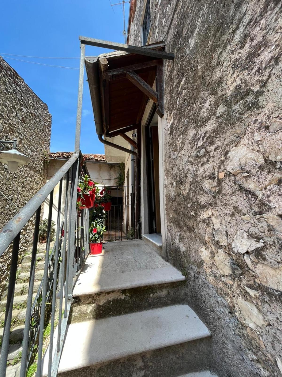 Dai Dico La pace nel borgo