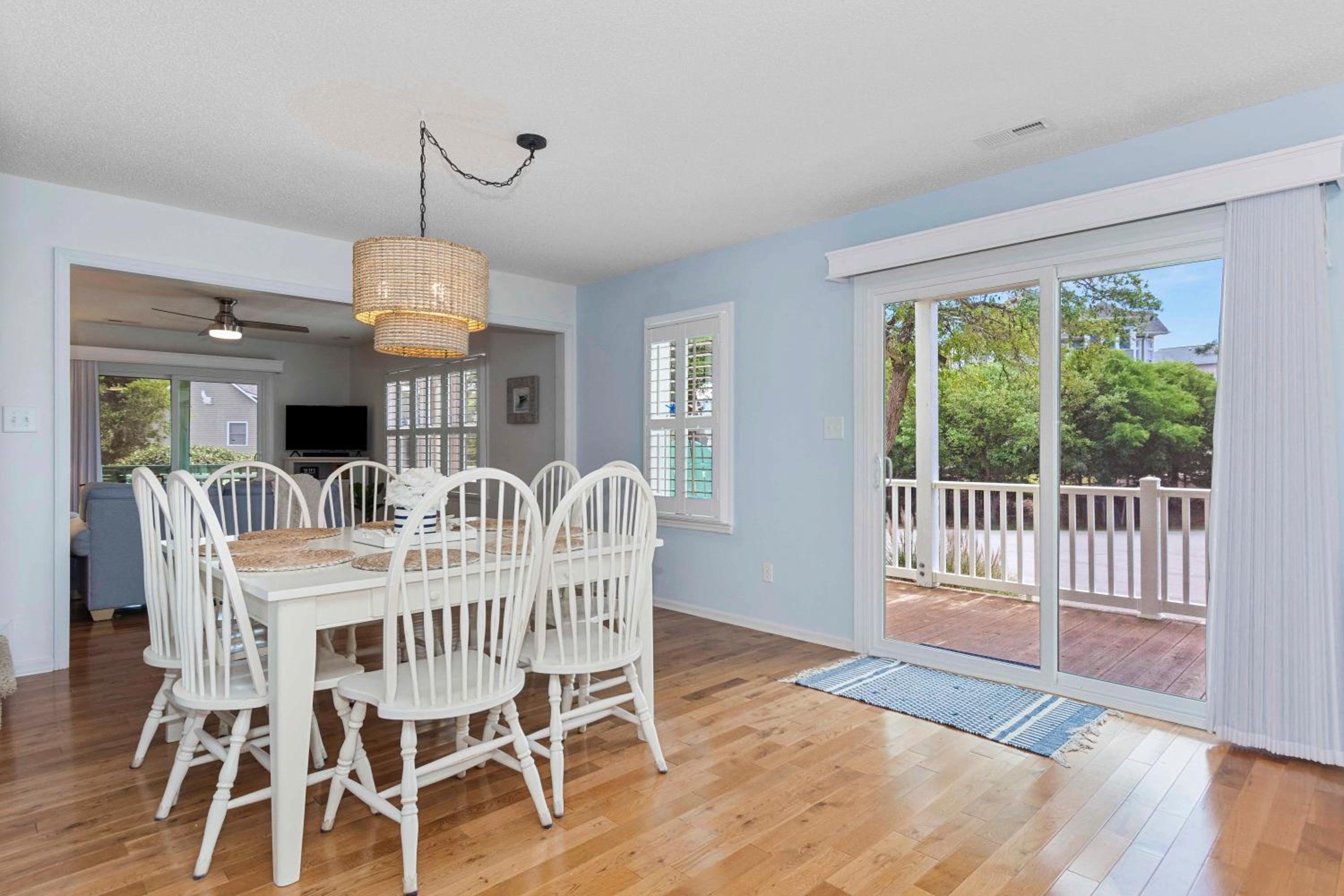 The Emerald Owl House - Peaceful Emerald Isle Beach House w/ Luxurious Heated Pool!