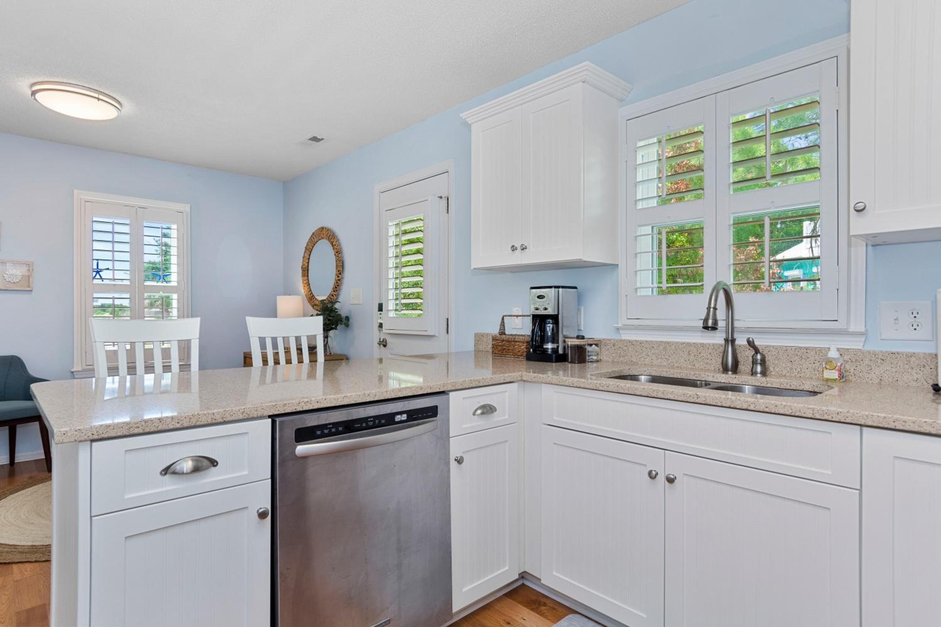 The Emerald Owl House - Peaceful Emerald Isle Beach House w/ Luxurious Heated Pool!