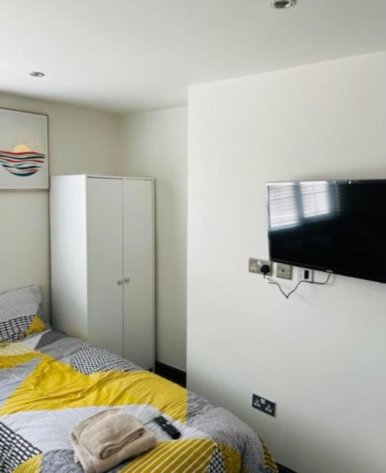 Wadhurst - Stunning 4 bed (all en-suite) house view 3