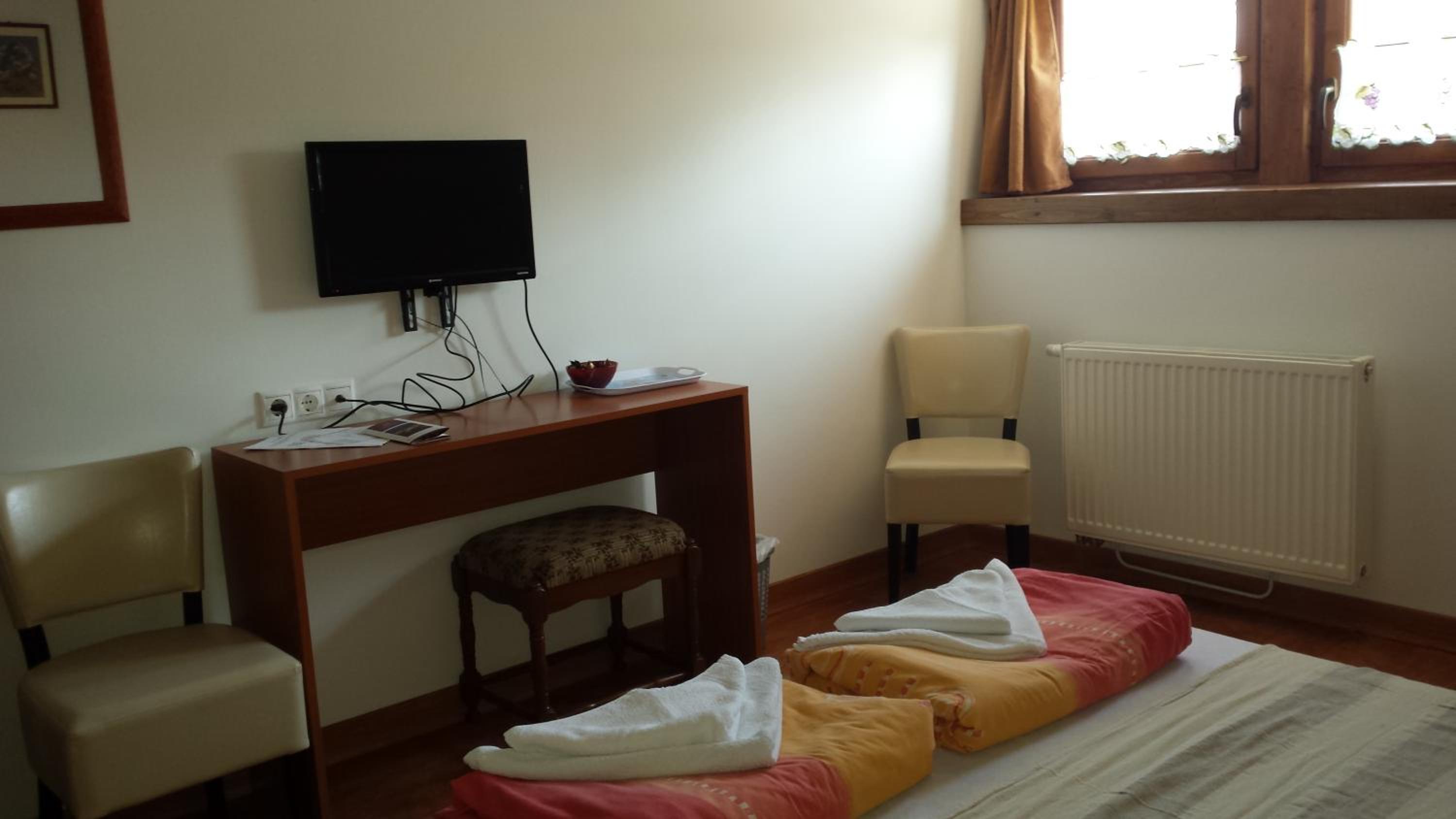Photo 8