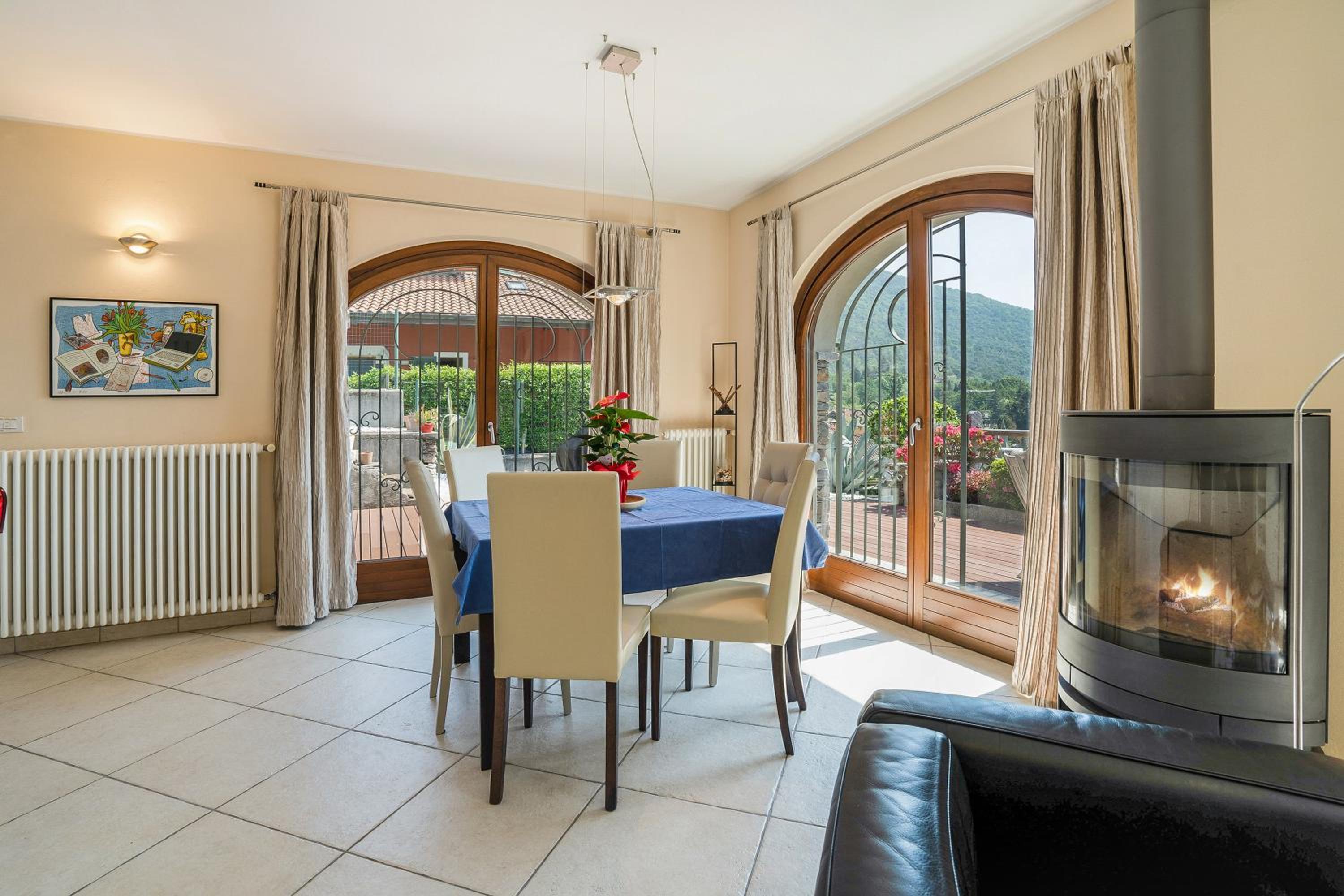 Casa Marina en Mergozzo — dining