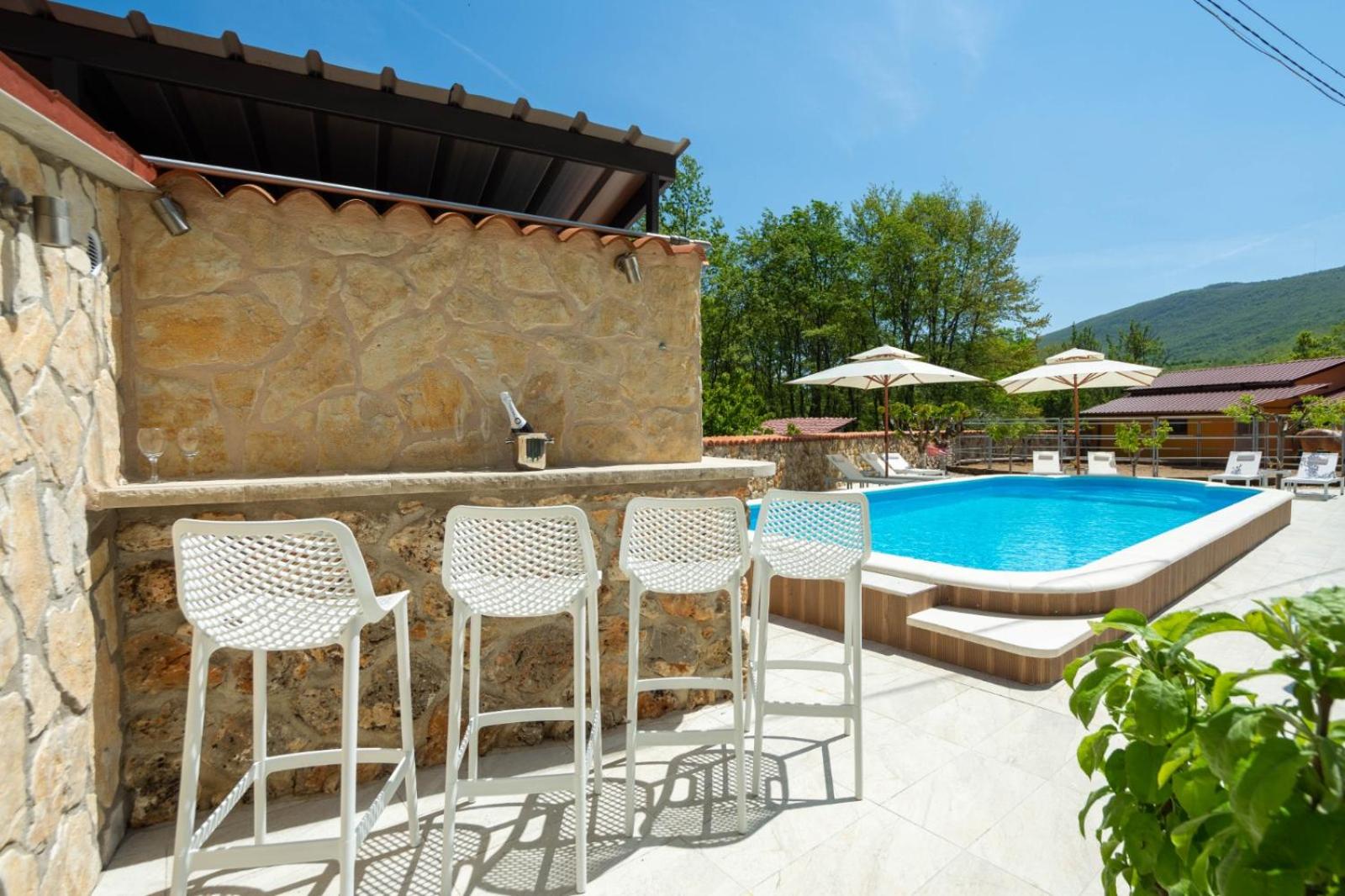Holiday home with swimming pool, wellness, horses and donkeys