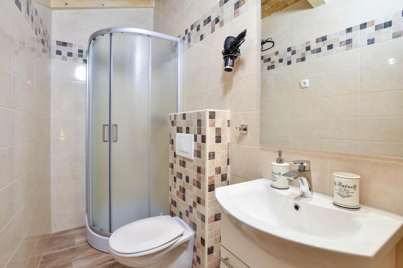 Holiday home with swimming pool, wellness, horses and donkeys