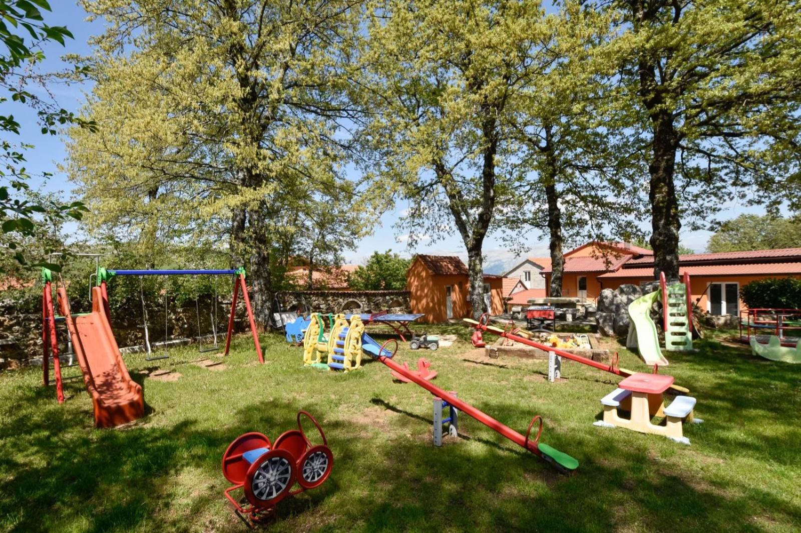 Holiday home with swimming pool, wellness, horses and donkeys